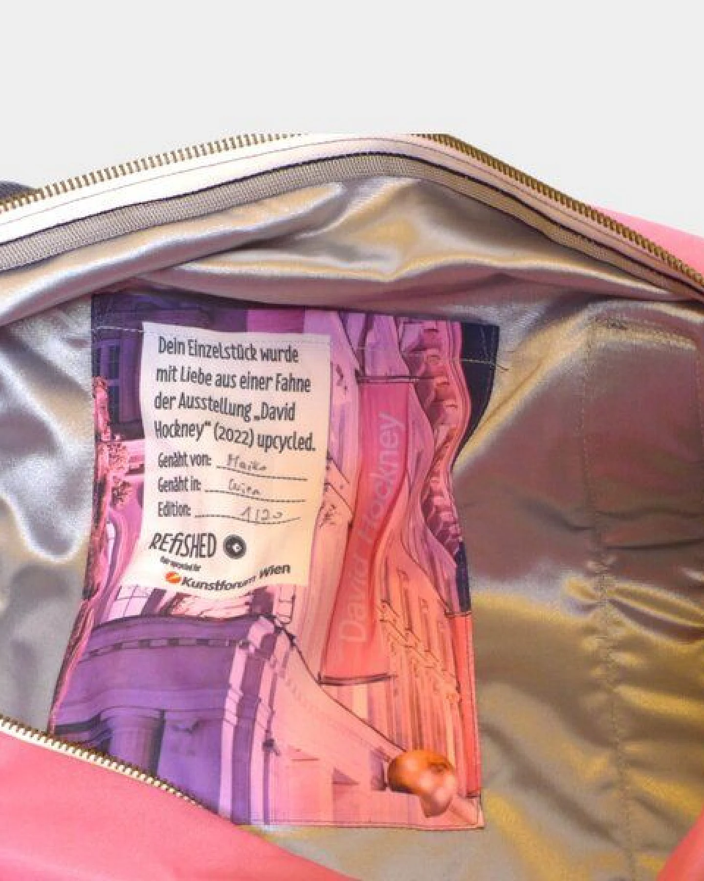 REFISHED fair fashion Tasche 'SPORTY BAG' - upcycelte Fahnen – Ansicht 3