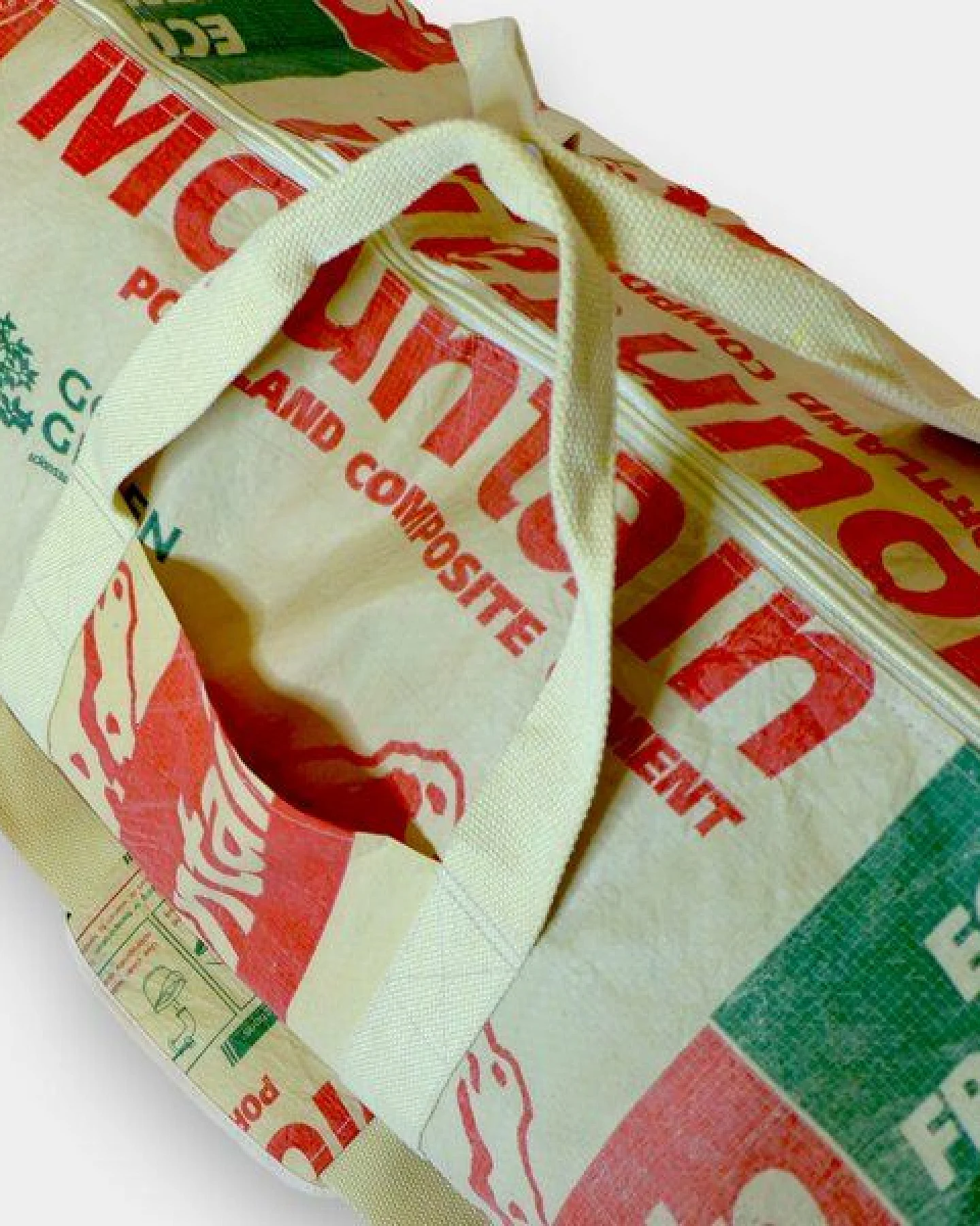 REFISHED fair fashion Tasche 'SPORTY BAG' - upcycelte Zementsäcke – Ansicht 4