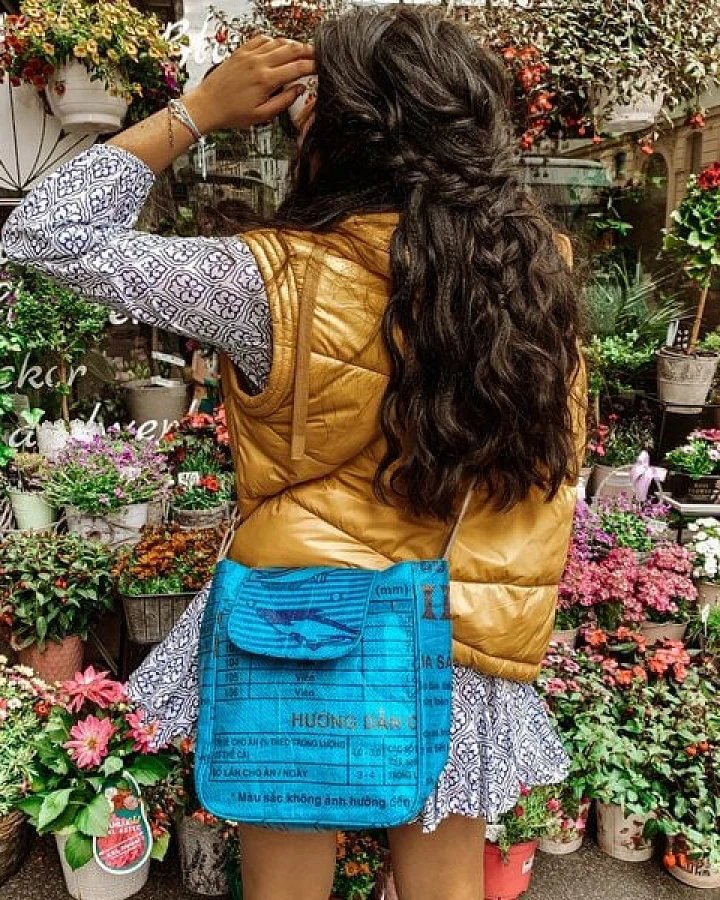 REFISHED fair fashion Tasche 'URBAN BAG' - upcycelte Fischfuttersäcke