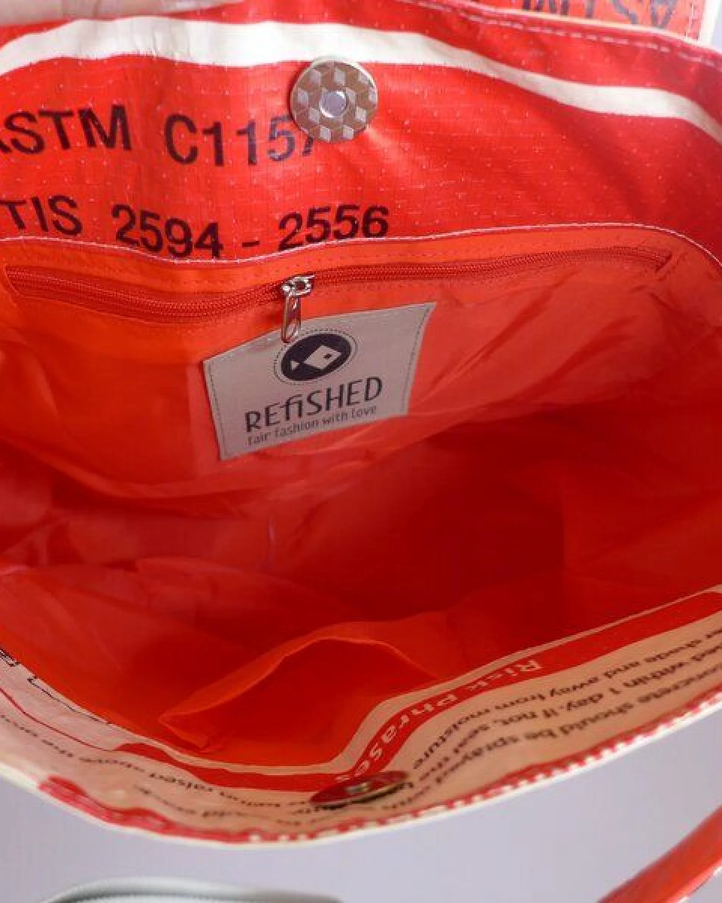 REFISHED fair fashion Tasche 'URBAN BAG' - upcycelte Zementsäcke – Ansicht 2