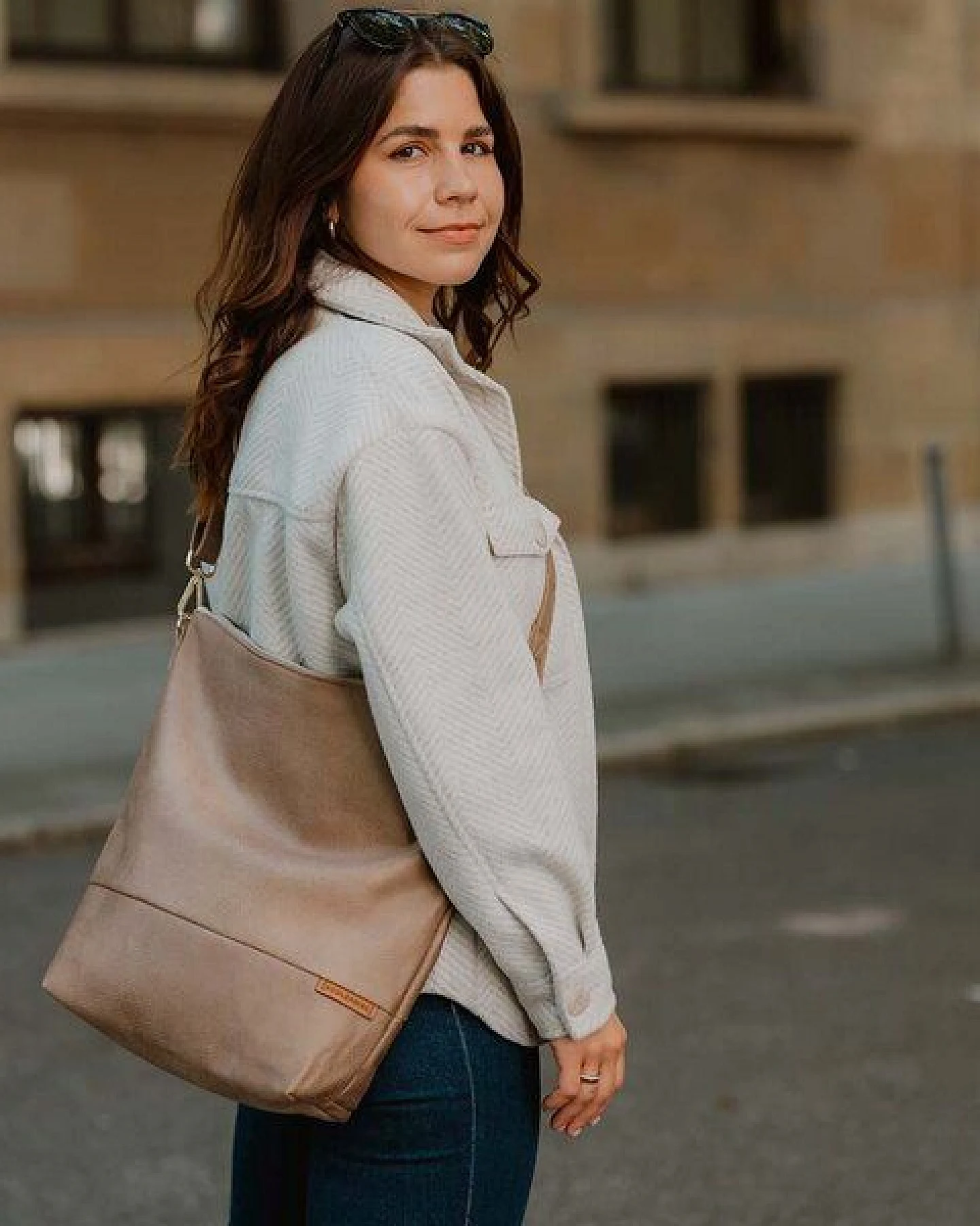 BOWLEANIES TASCHEN 2-in-1 Rucksacktasche aus Lederfaserstoff – Ansicht 3