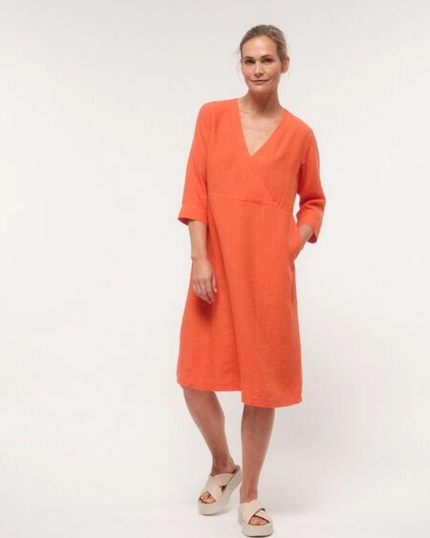 LANIUS Kleid in Wickeloptik aus Bio-Leinen – Ansicht 2