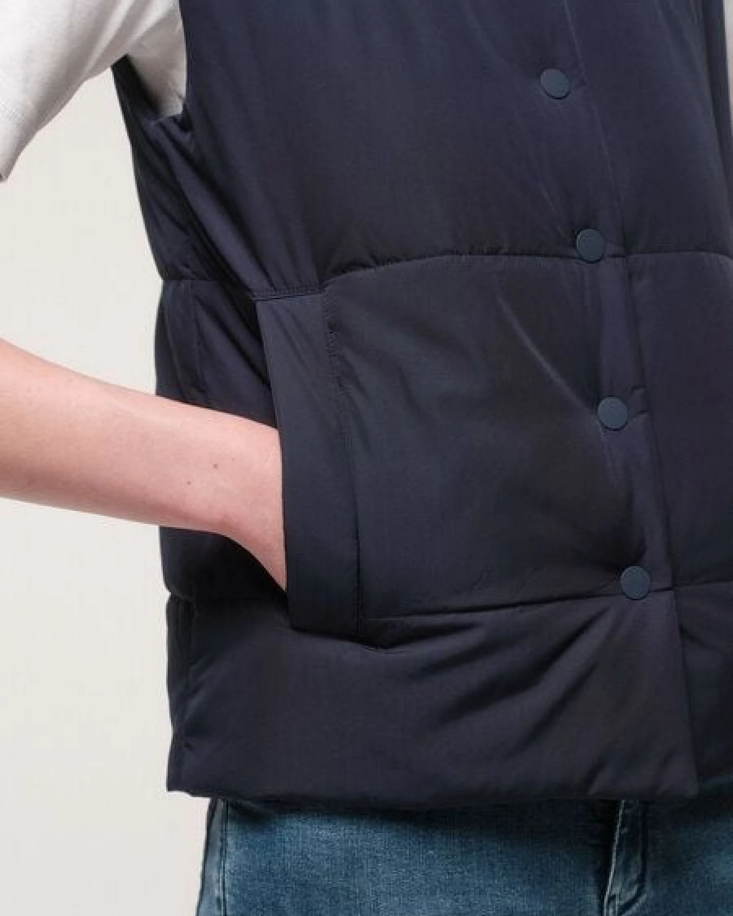 LANIUS Leicht wattierte Weste aus recyceltem Polyester – Ansicht 4