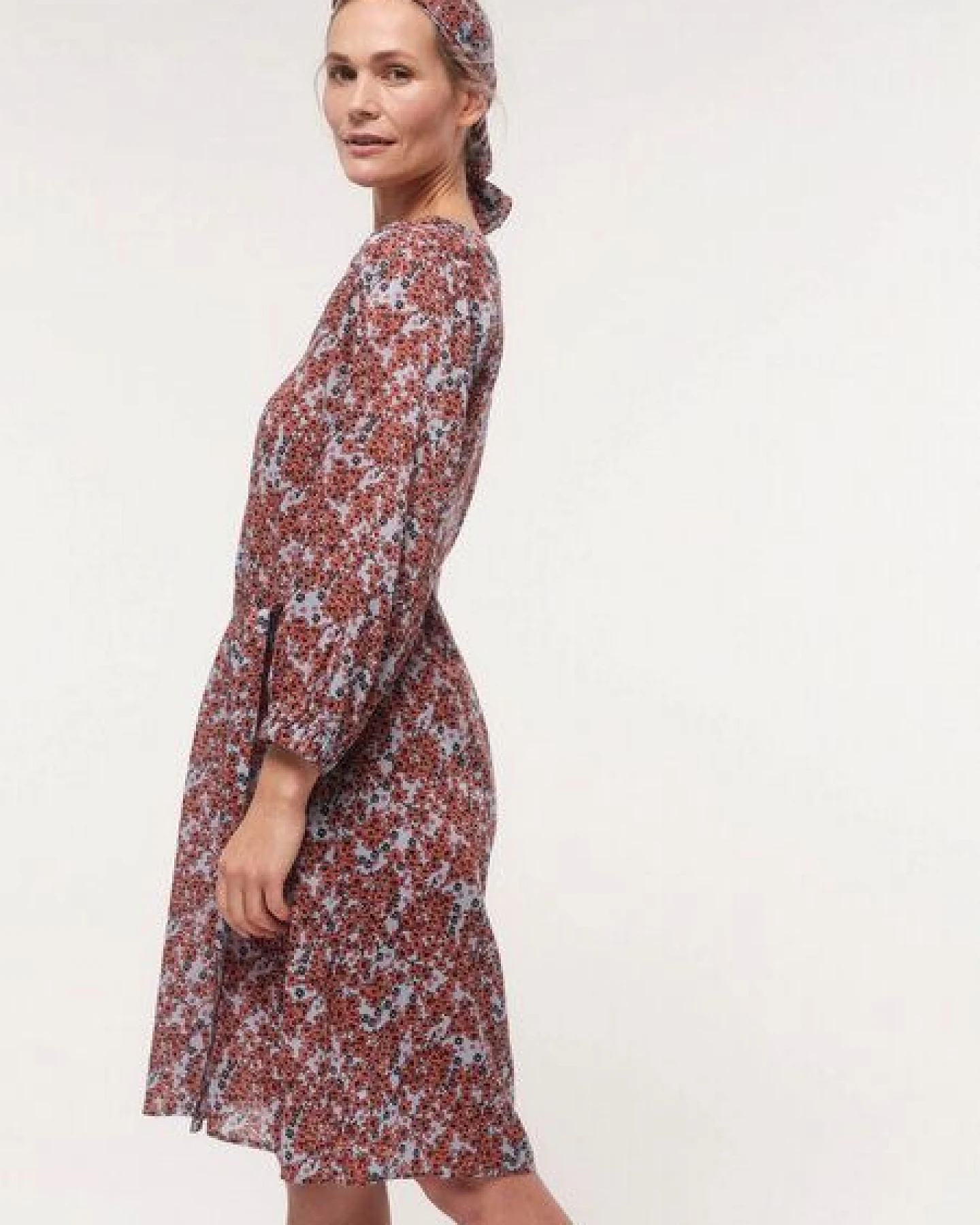 LANIUS Tuch Print Flower Field aus TENCEL – Ansicht 2