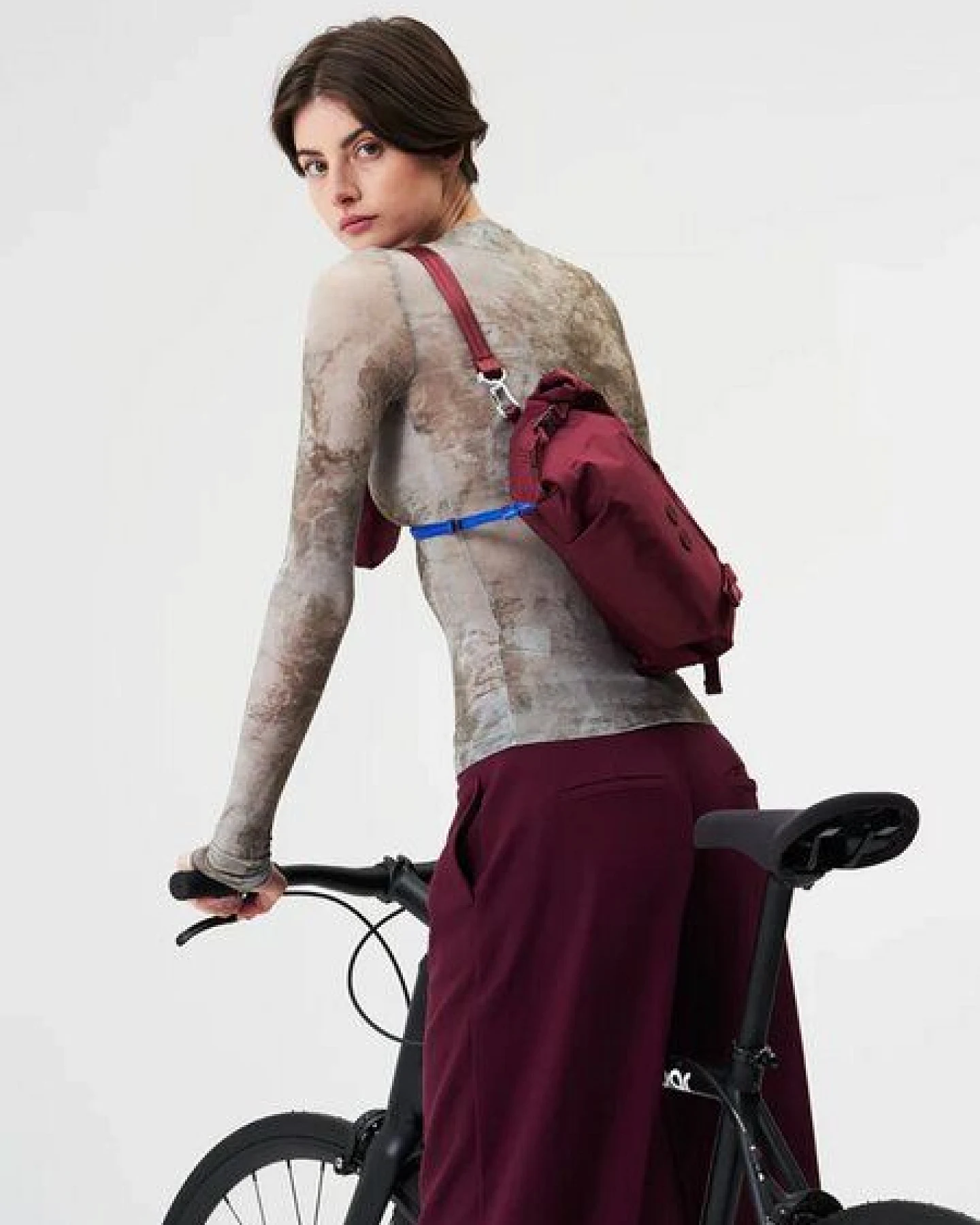 pinqponq Umhängetasche - Aksel - aus recyceltem Nylon – Ansicht 3