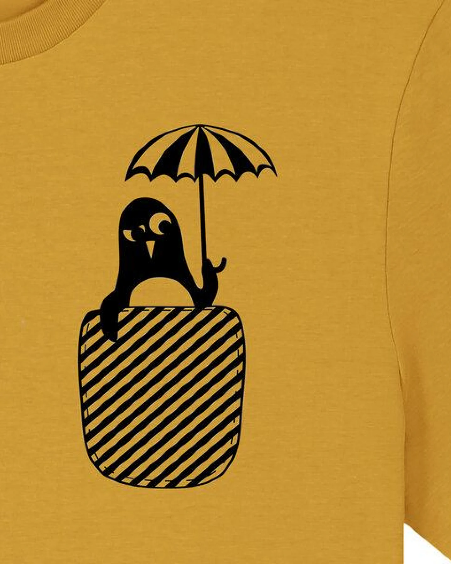 päfjes Pinguin Paul in Brusttasche mit Schirm - Fair Wear Männer Bio T-Shirt – Ansicht 3