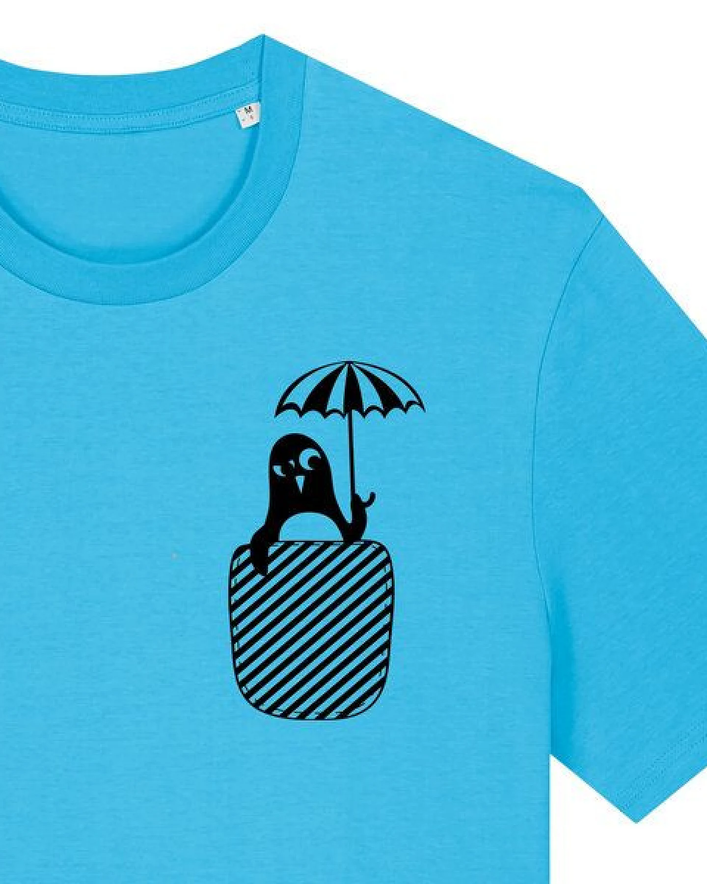 päfjes Pinguin Paul in Brusttasche mit Schirm - Fair Wear Männer Bio T-Shirt – Ansicht 2