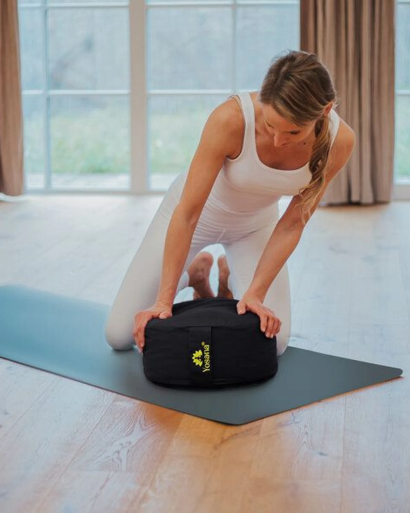 Yosana Yogakissen XL, 35cm rund, Meditationskissen mit Deutscher Bio-Dinkelspelzen Füllung – Ansicht 2