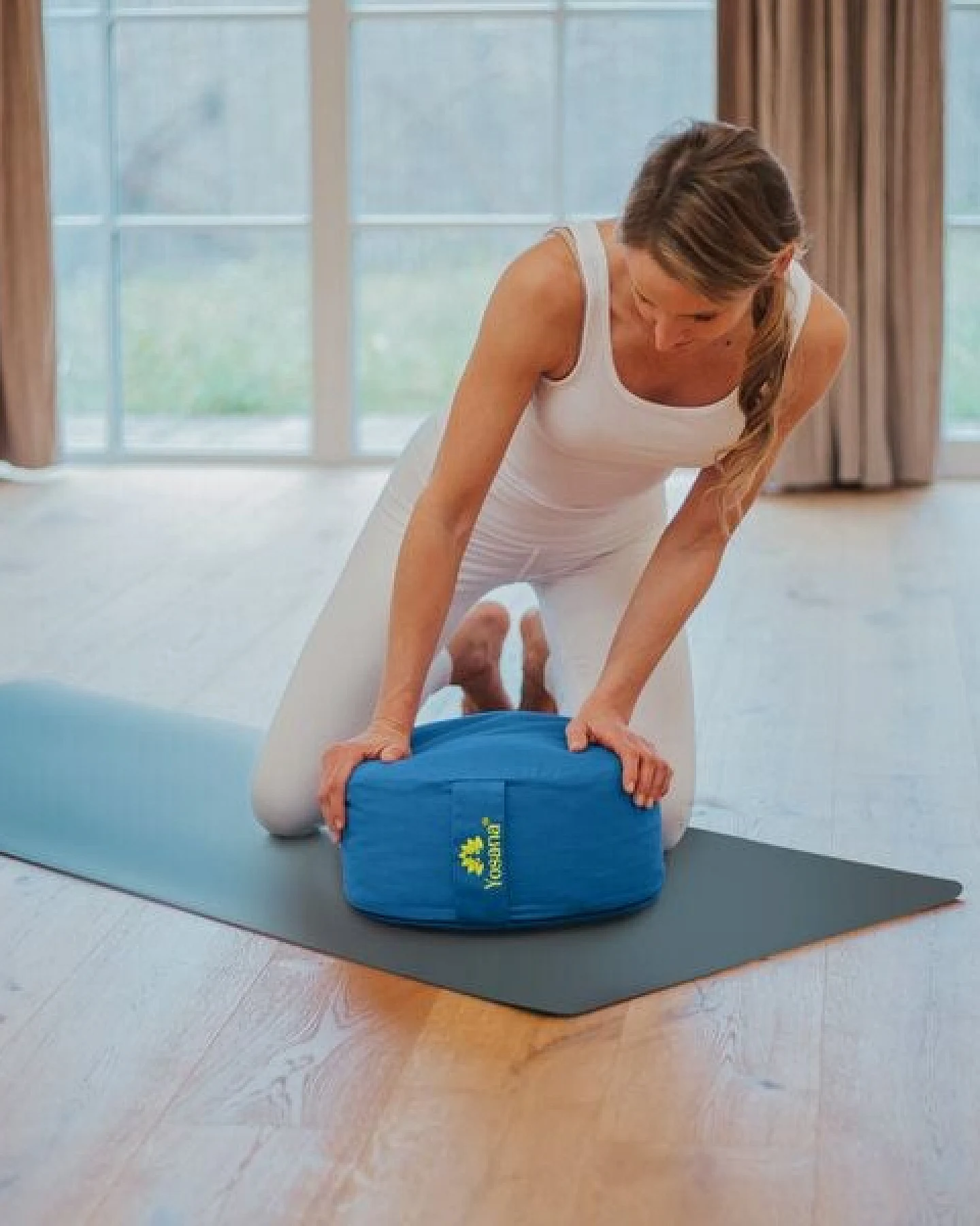 Yosana Yogakissen XL, 35cm rund, Meditationskissen mit Deutscher Bio-Dinkelspelzen Füllung – Ansicht 2