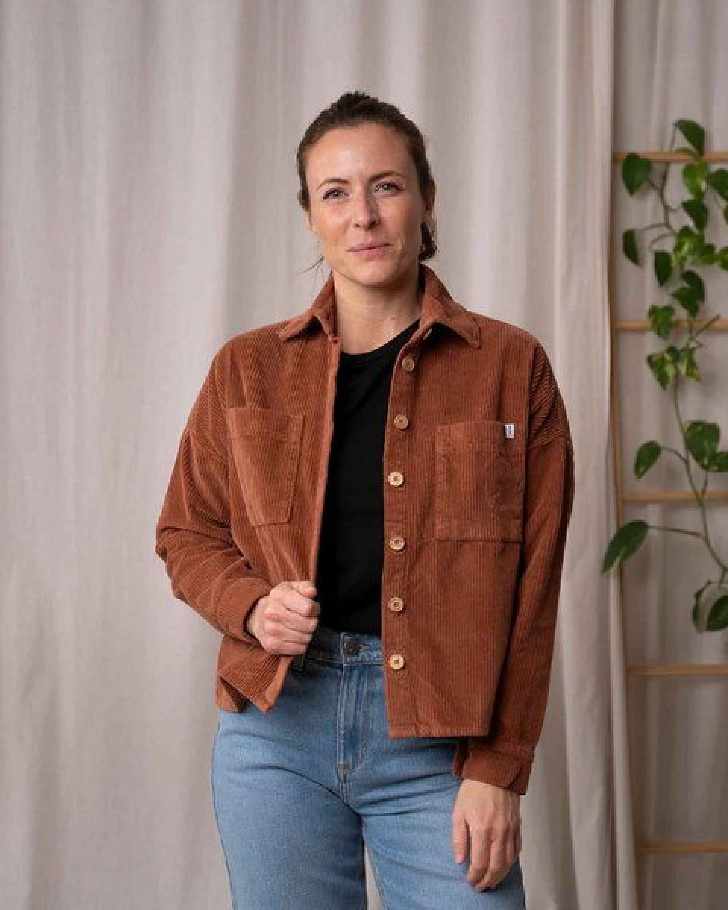 Vresh Clothing Vani - Cord Hemd aus Biobaumwolle – Ansicht 2
