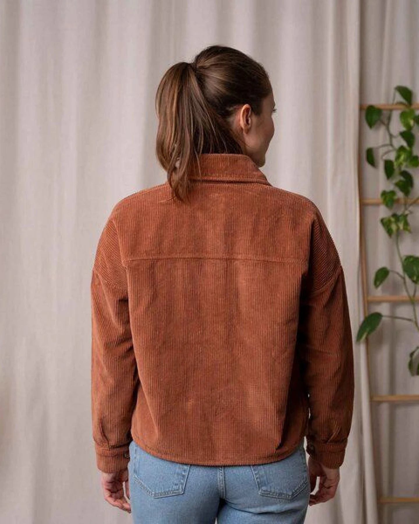 Vresh Clothing Vani - Cord Hemd aus Biobaumwolle – Ansicht 3