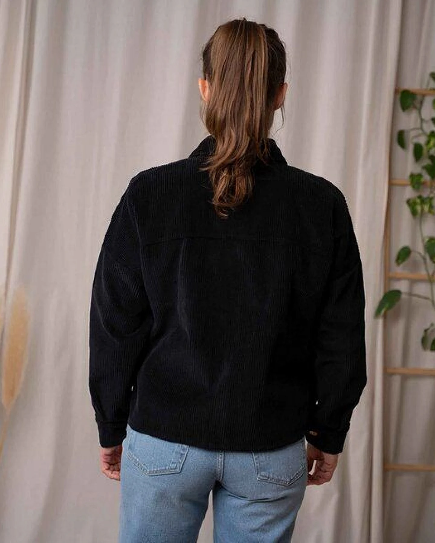 Vresh Clothing Vani - Cord Hemd aus Biobaumwolle – Ansicht 2