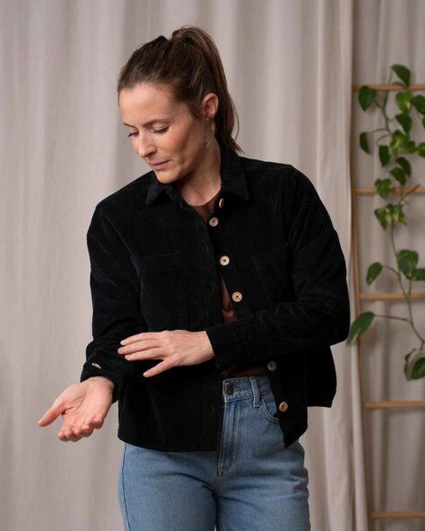 Vresh Clothing Vani - Cord Hemd aus Biobaumwolle – Ansicht 4