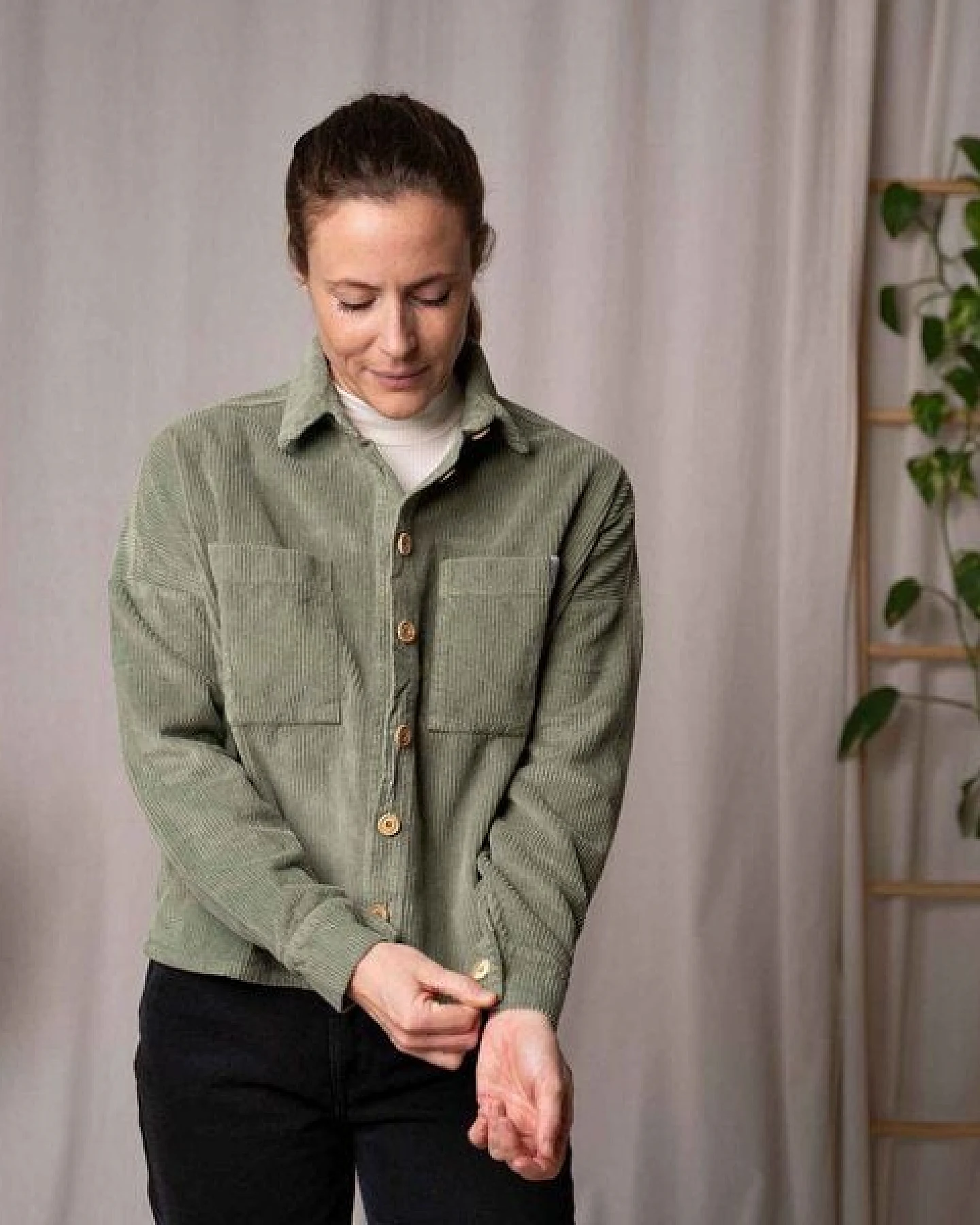 Vresh Clothing Vani - Cord Hemd aus Biobaumwolle – Ansicht 4