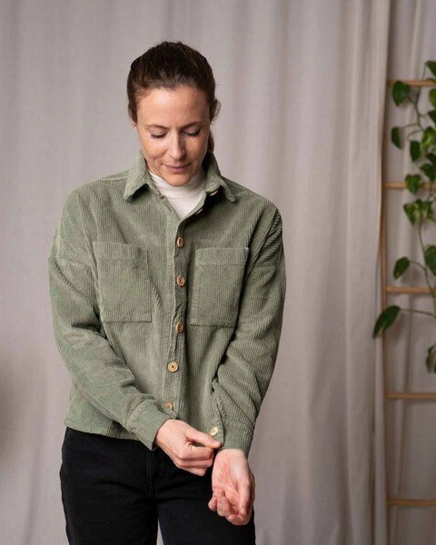 Vresh Clothing Vani - Cord Hemd aus Biobaumwolle – Ansicht 4