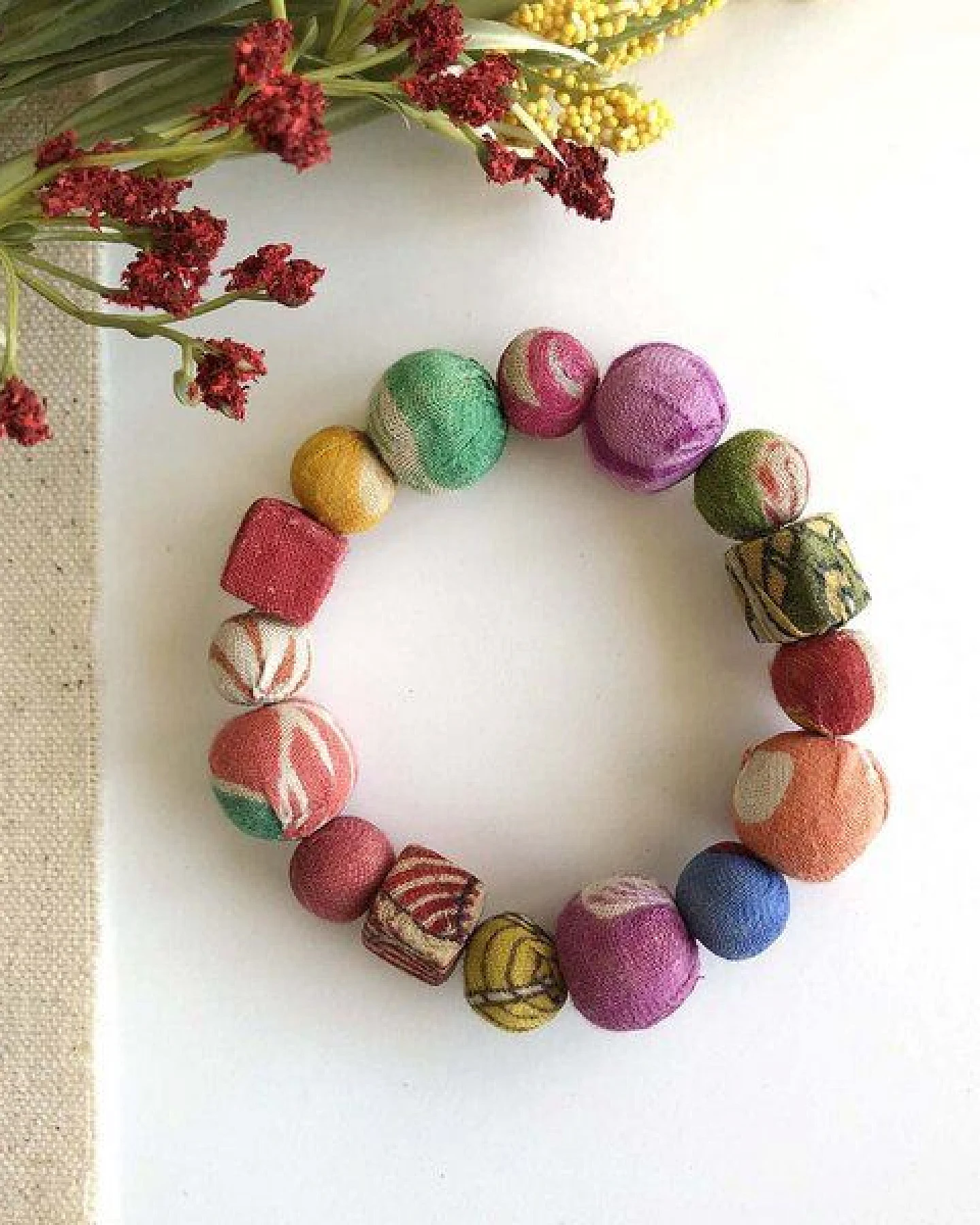 Worldfinds Kantha Armband Primary Shapes – Ansicht 2