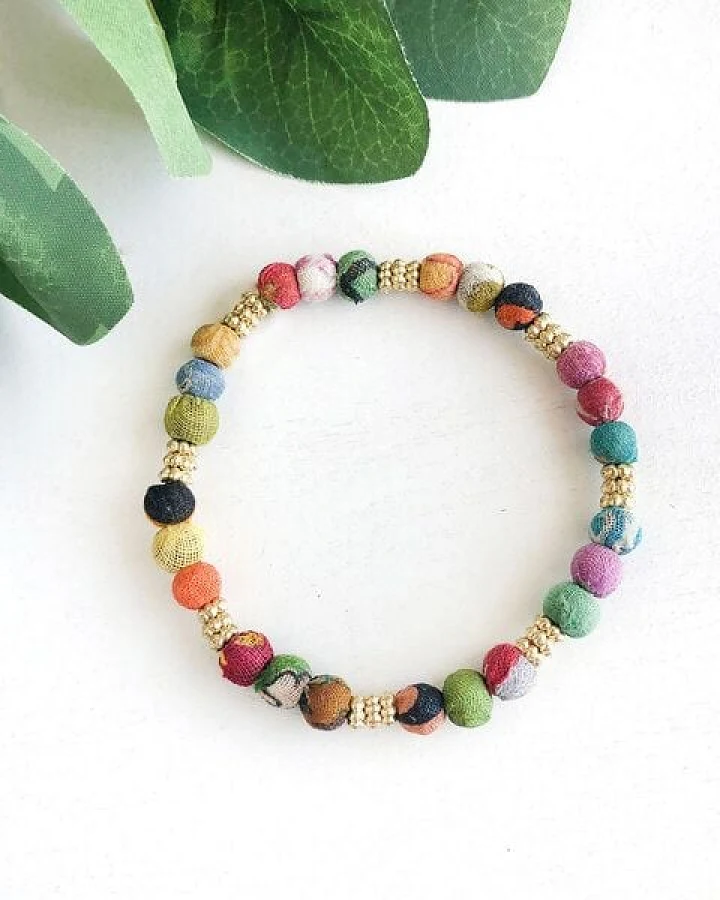 Worldfinds Kantha Armband Adorned