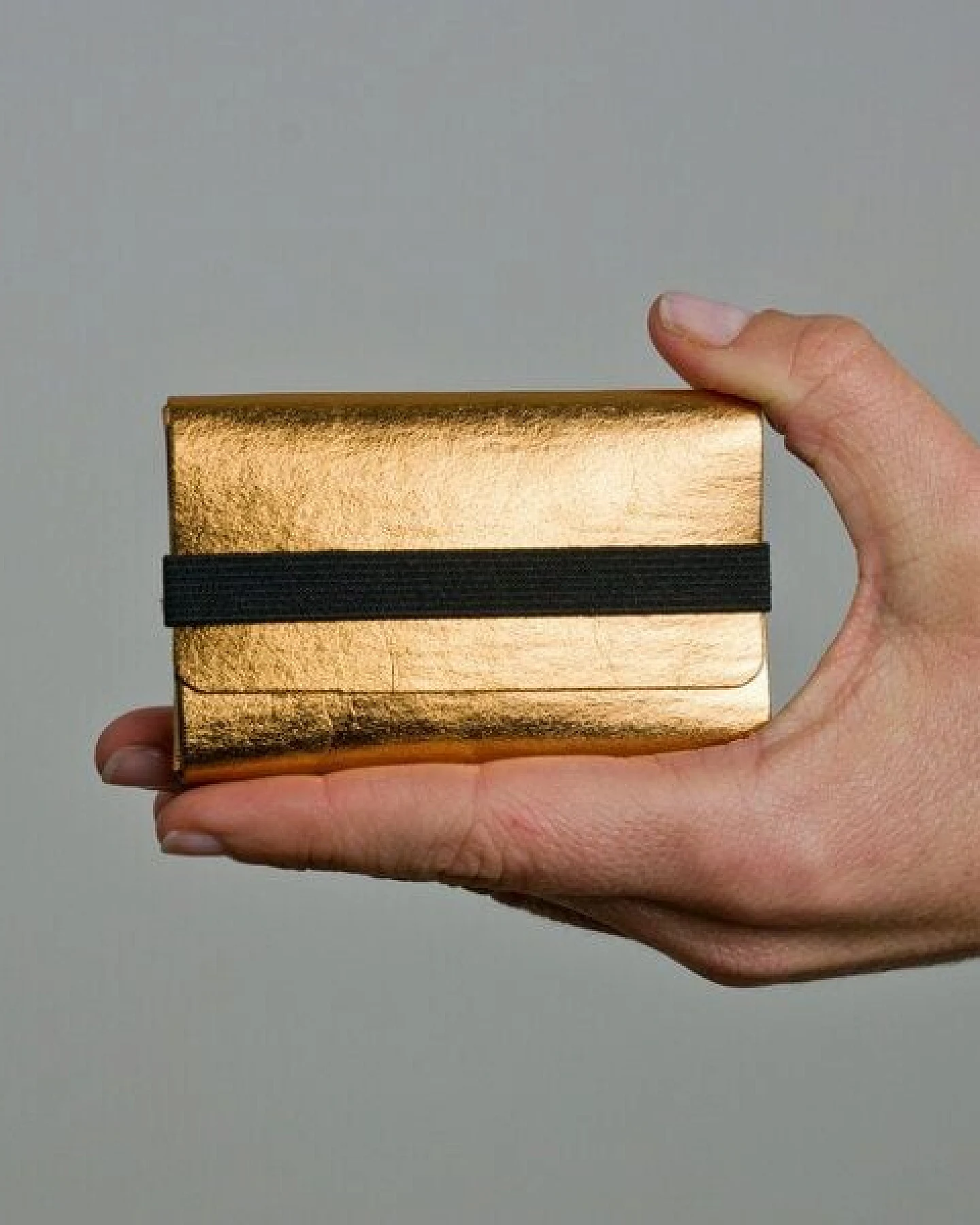 ANDERS & KOMISCH Kartenetui mit Münzfach - Reise Geldbeutel - A&K TINY Gold – Ansicht 2