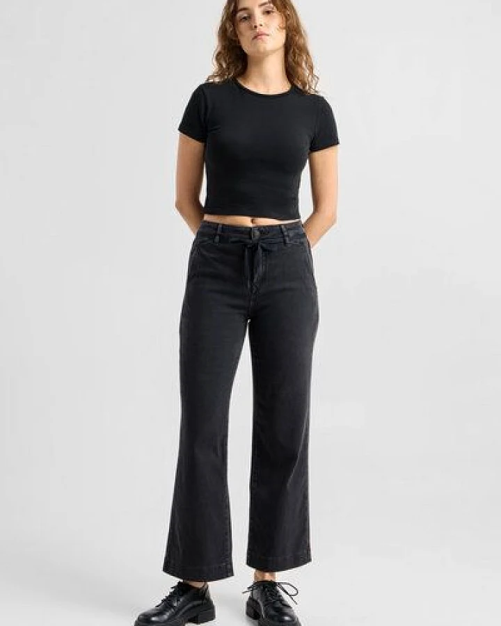 Produktseite: Damen Jeans DEW Flared High Waist French Pocket DAWN Bio-Baumwolle