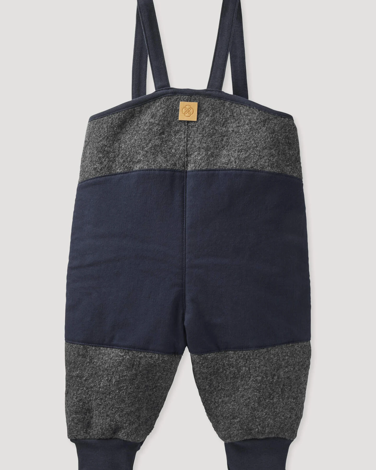 hessnatur Baby Walk Latzhose Relaxed aus Schurwolle - grau - Größe 74/80 – Ansicht 3