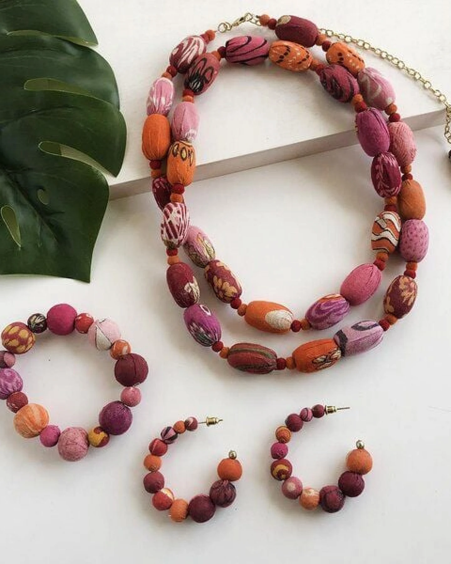Worldfinds Kantha Ohrringe Graduated Hoops – Ansicht 3