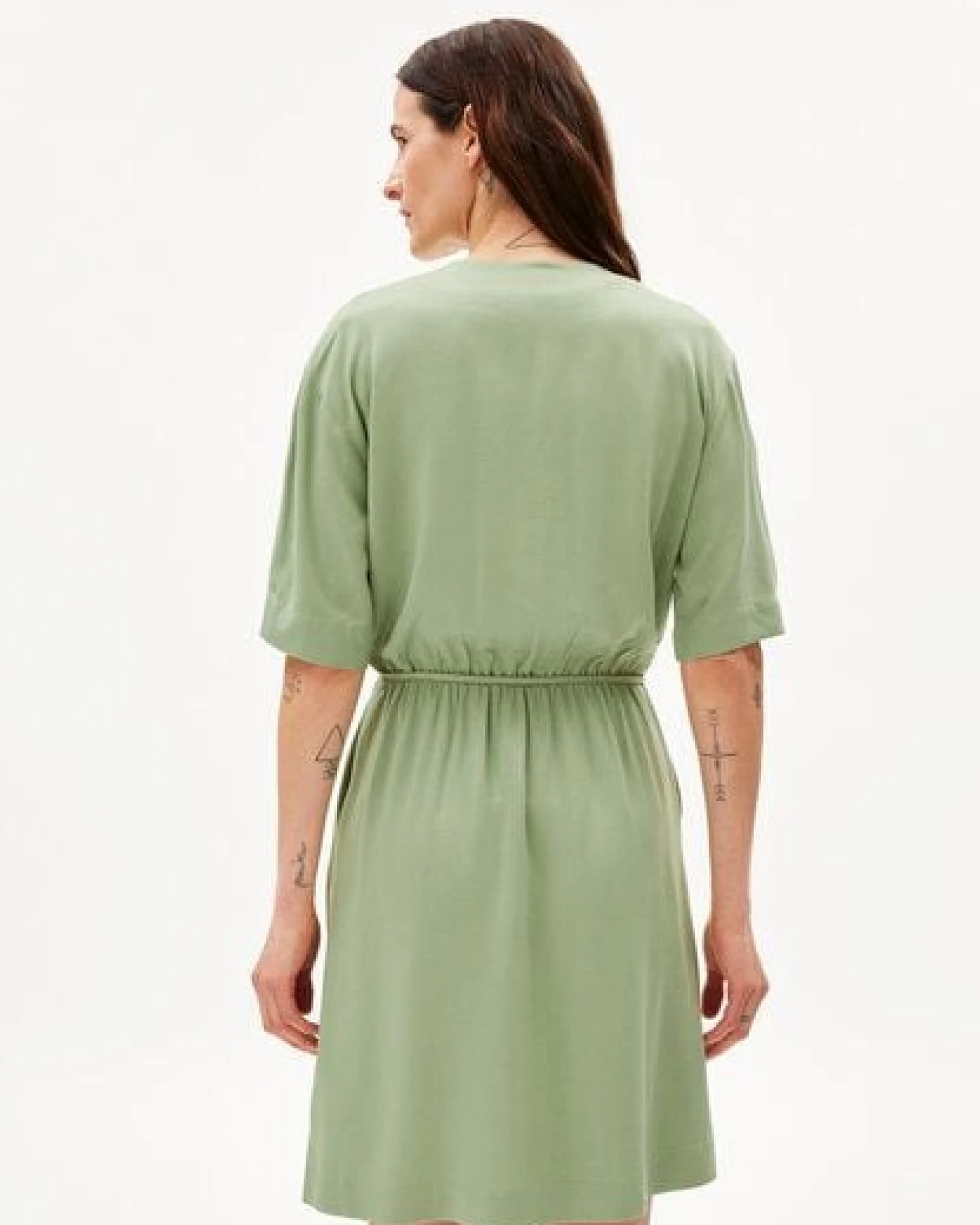 ARMEDANGELS RAUJAA - Damen Webkleid Loose Fit aus LENZING ECOVERO Viskose – Ansicht 2