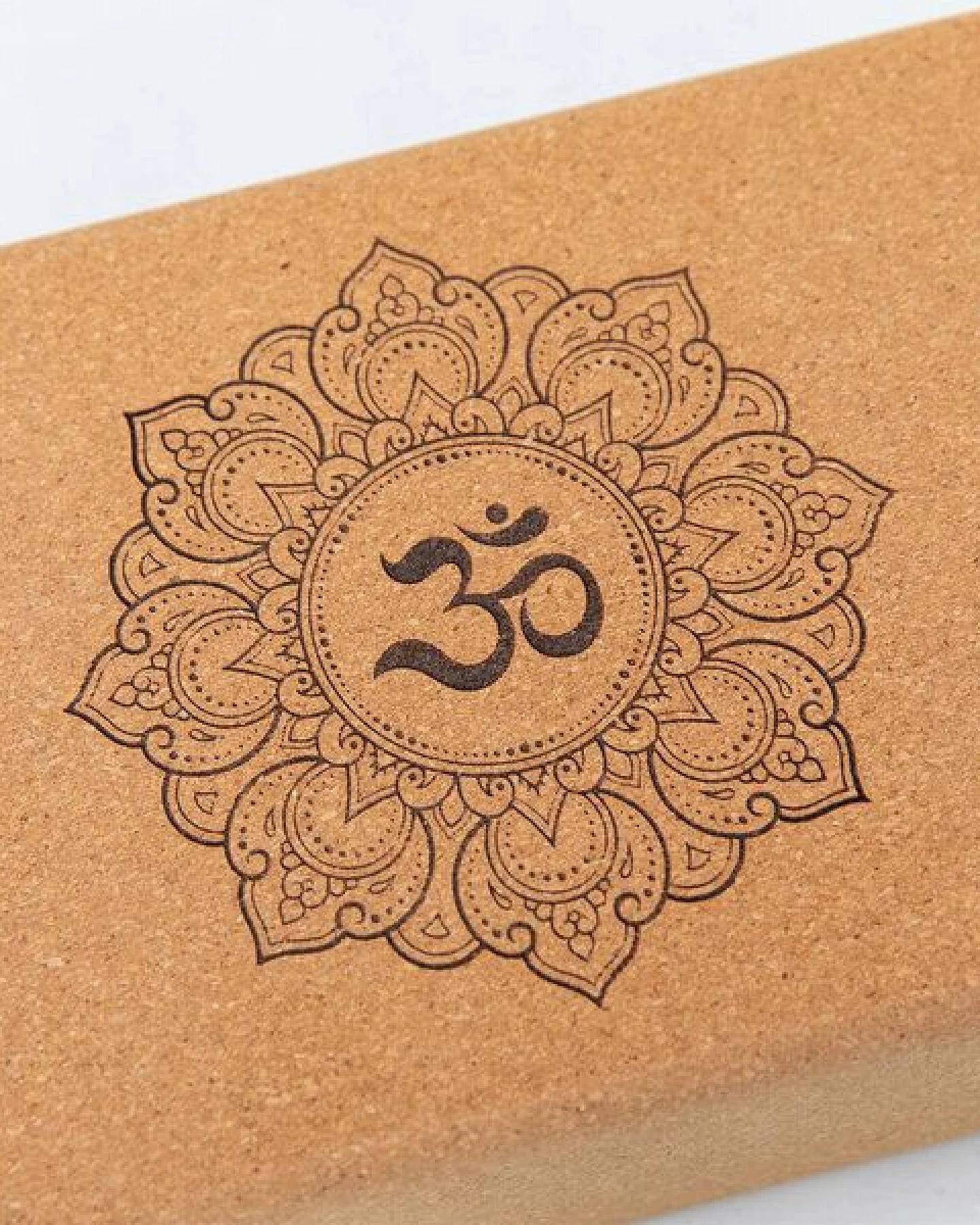 Divasya Yogablock "natural touch" aus Kork / mittlere Größe / abgerundete Ecken – Ansicht 2