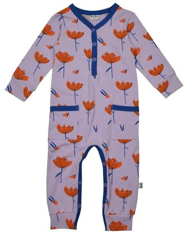 Strampler mit Wildblumendruck von baba Kidswear