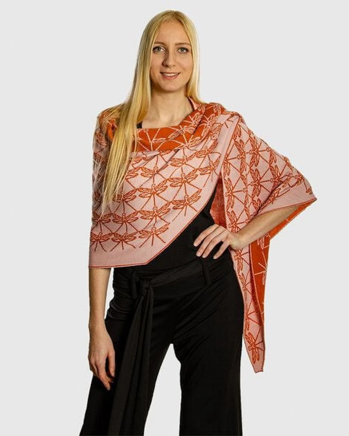 LANARTO slow fashion Schultertuch Libelle aus mulesingfreier Merinowolle made in germany – Ansicht 3