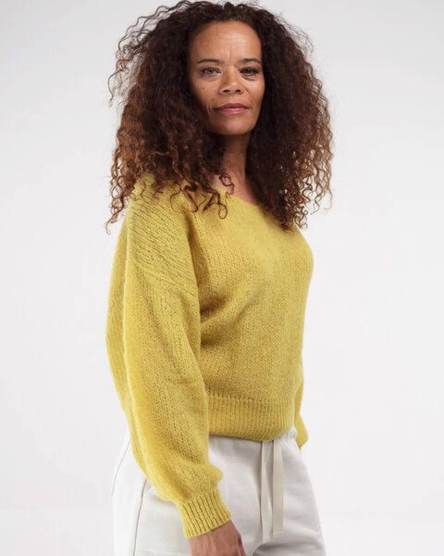 Alma & Lovis Leichter Pullover im Loose-Fit aus zartem Alpakastrick – Ansicht 3