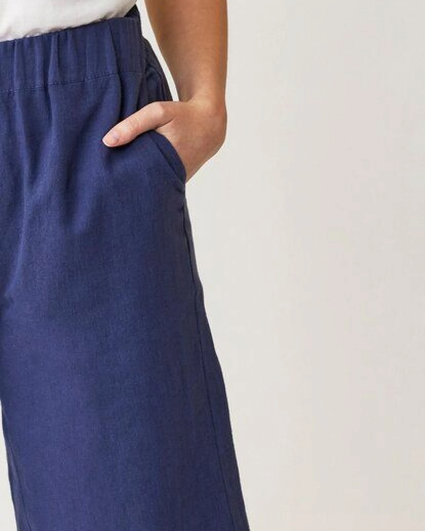 LANA Organic Weit geschnittene Shorts aus nachhaltigem Baumwoll-Hanf Gewebe für Damen - Azita – Ansicht 3