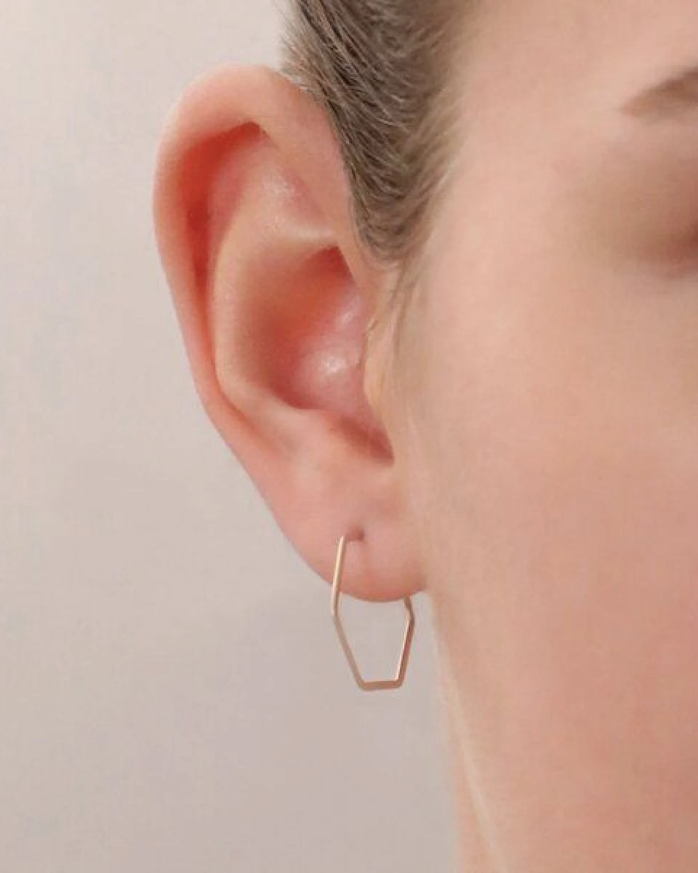 BELLYBIRD Jewellery CREOLEN - Hexagon, gehämmert, S/M/L – Ansicht 3
