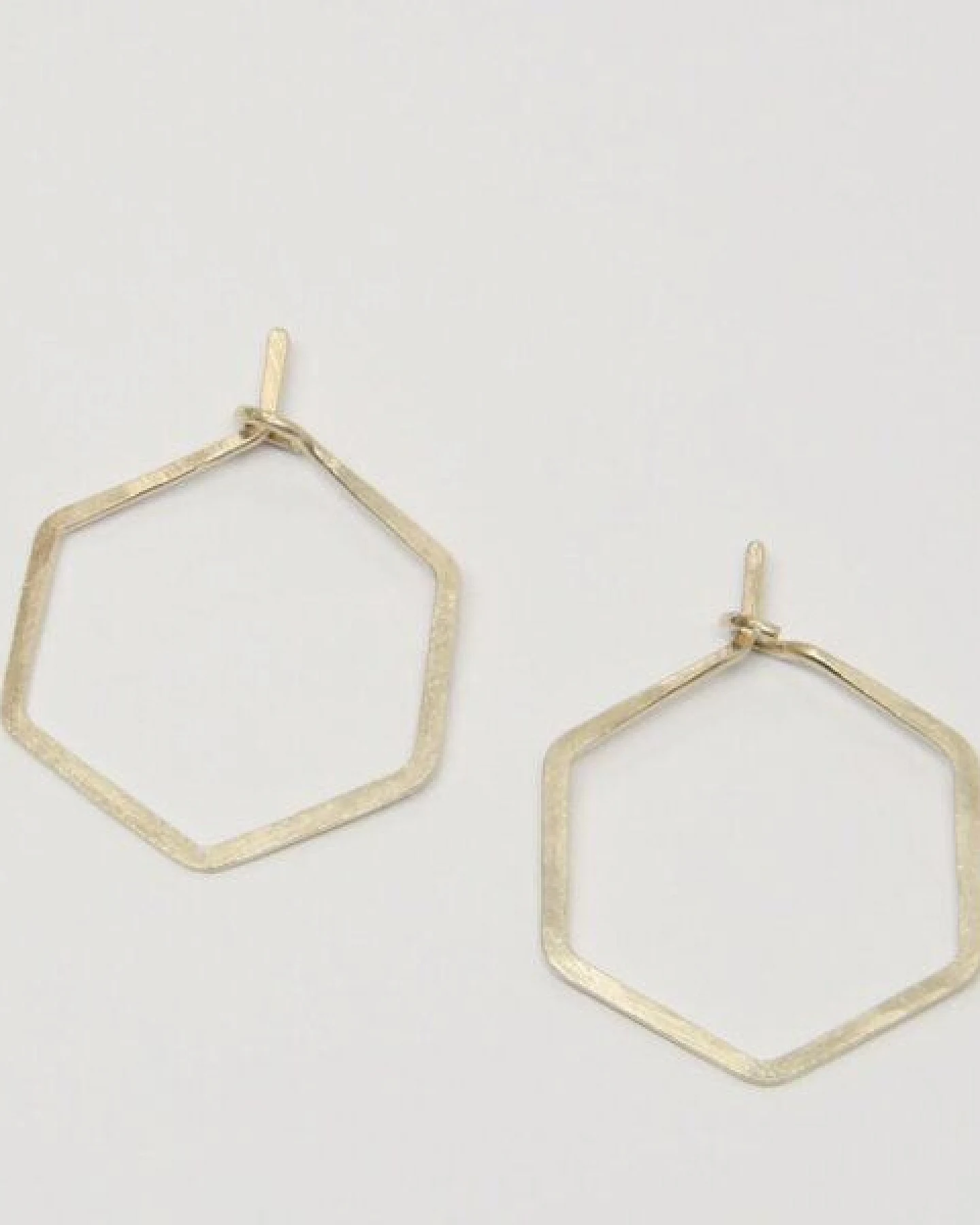 BELLYBIRD Jewellery CREOLEN - Hexagon, gehämmert, S/M/L – Ansicht 2