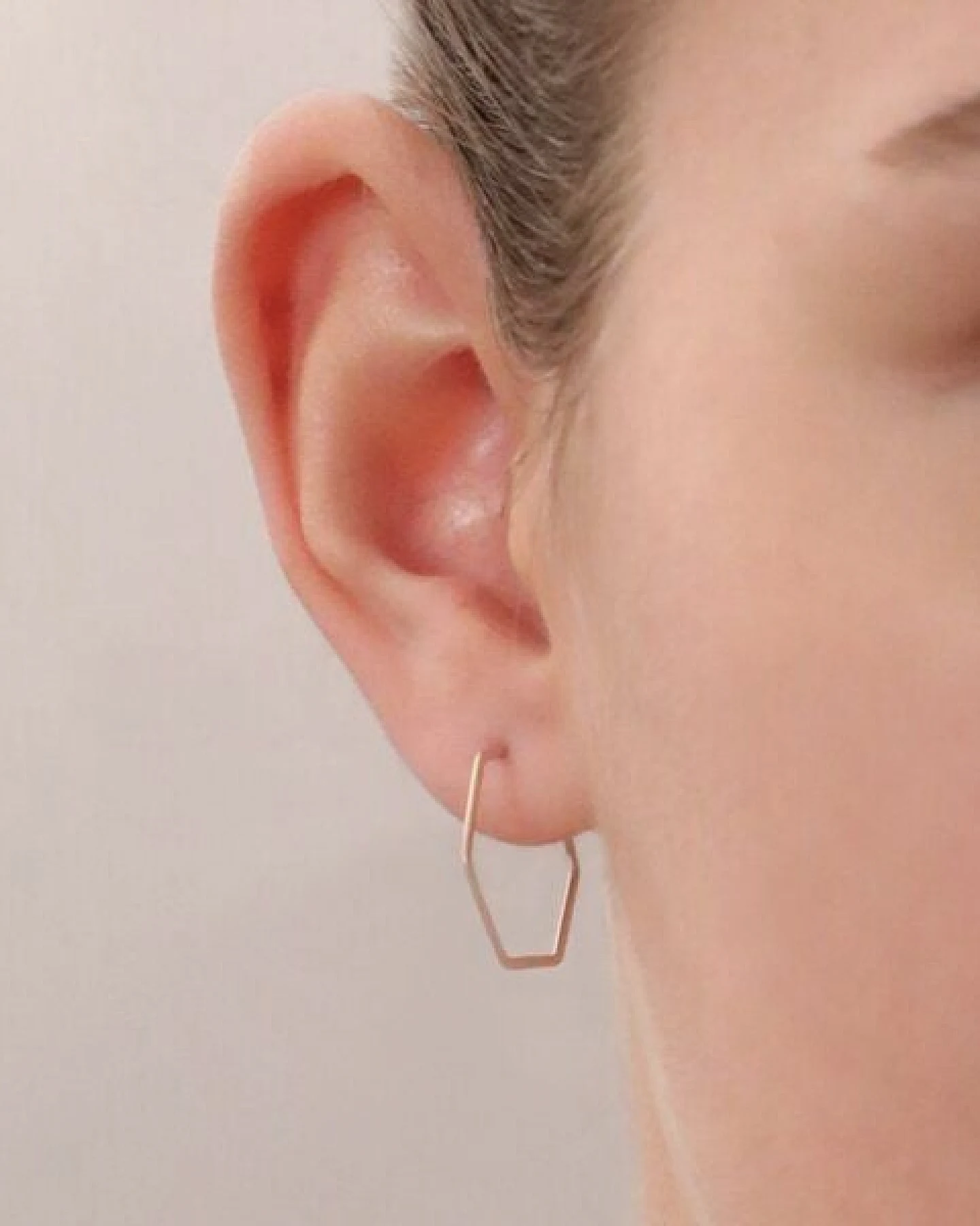 BELLYBIRD Jewellery CREOLEN - Hexagon, gehämmert, S/M/L – Ansicht 3