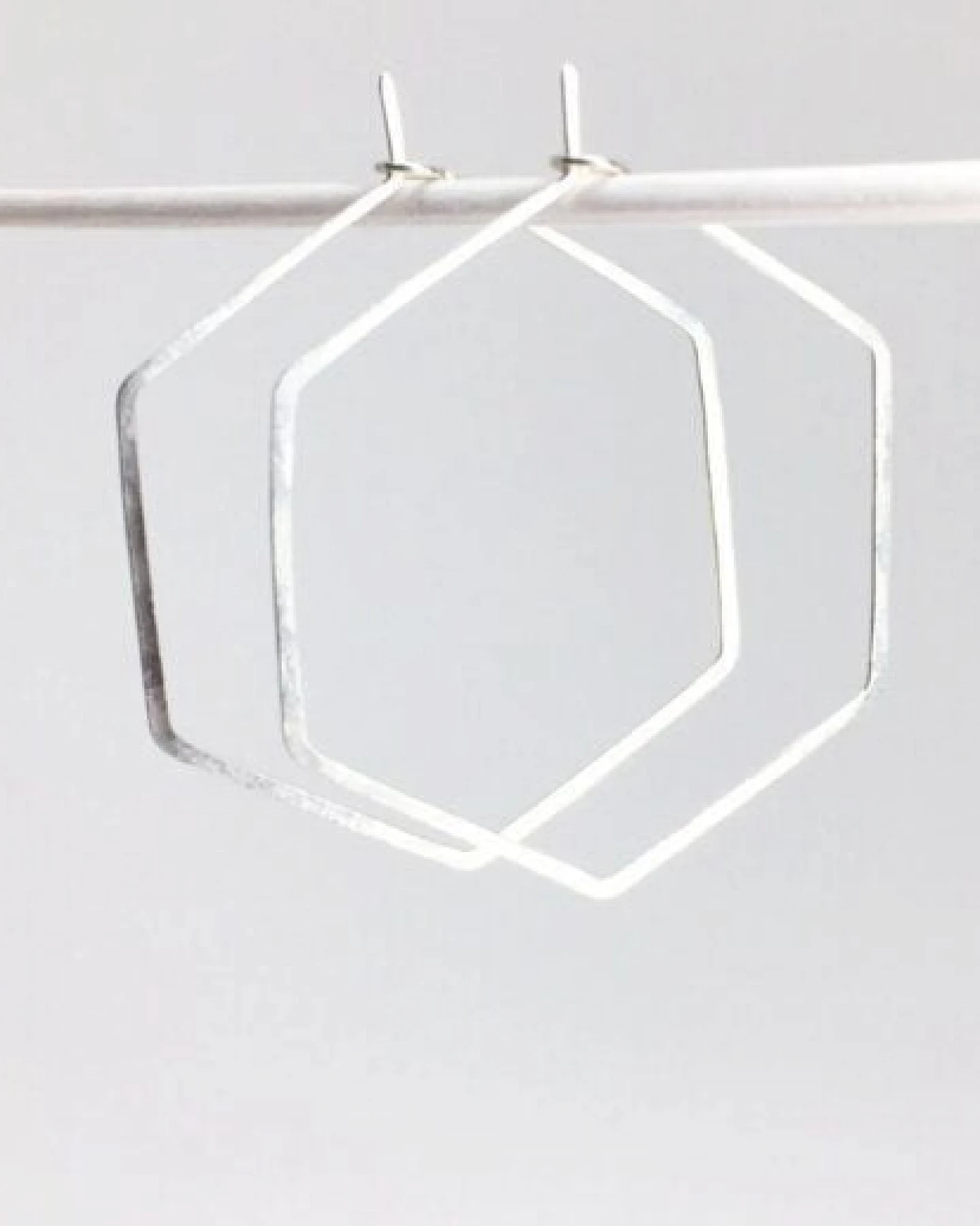 BELLYBIRD Jewellery CREOLEN - Hexagon, gehämmert, S/M/L – Ansicht 4