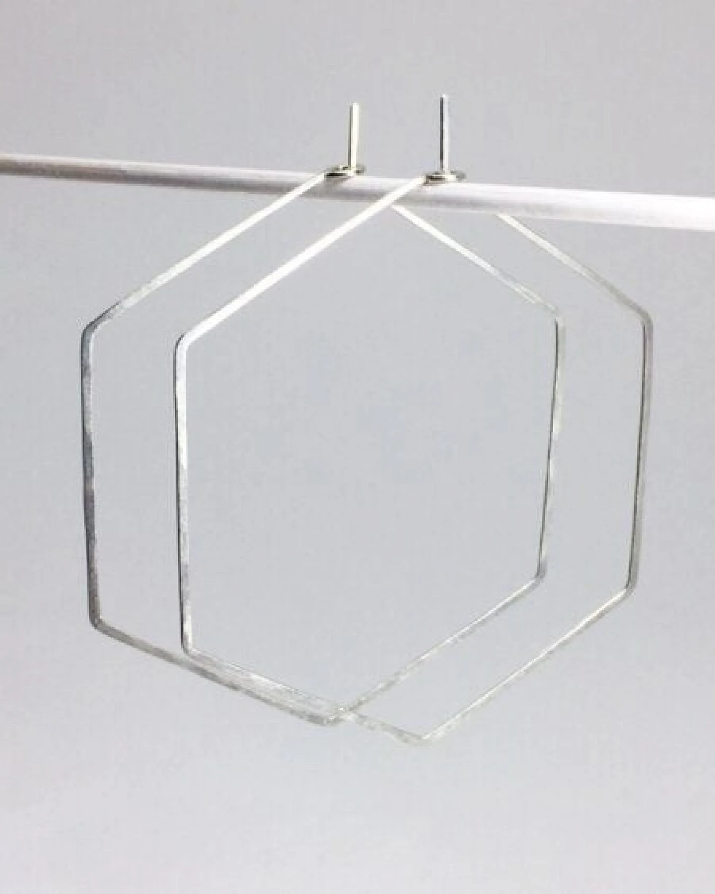 BELLYBIRD Jewellery CREOLEN - Hexagon, gehämmert, S/M/L – Ansicht 3