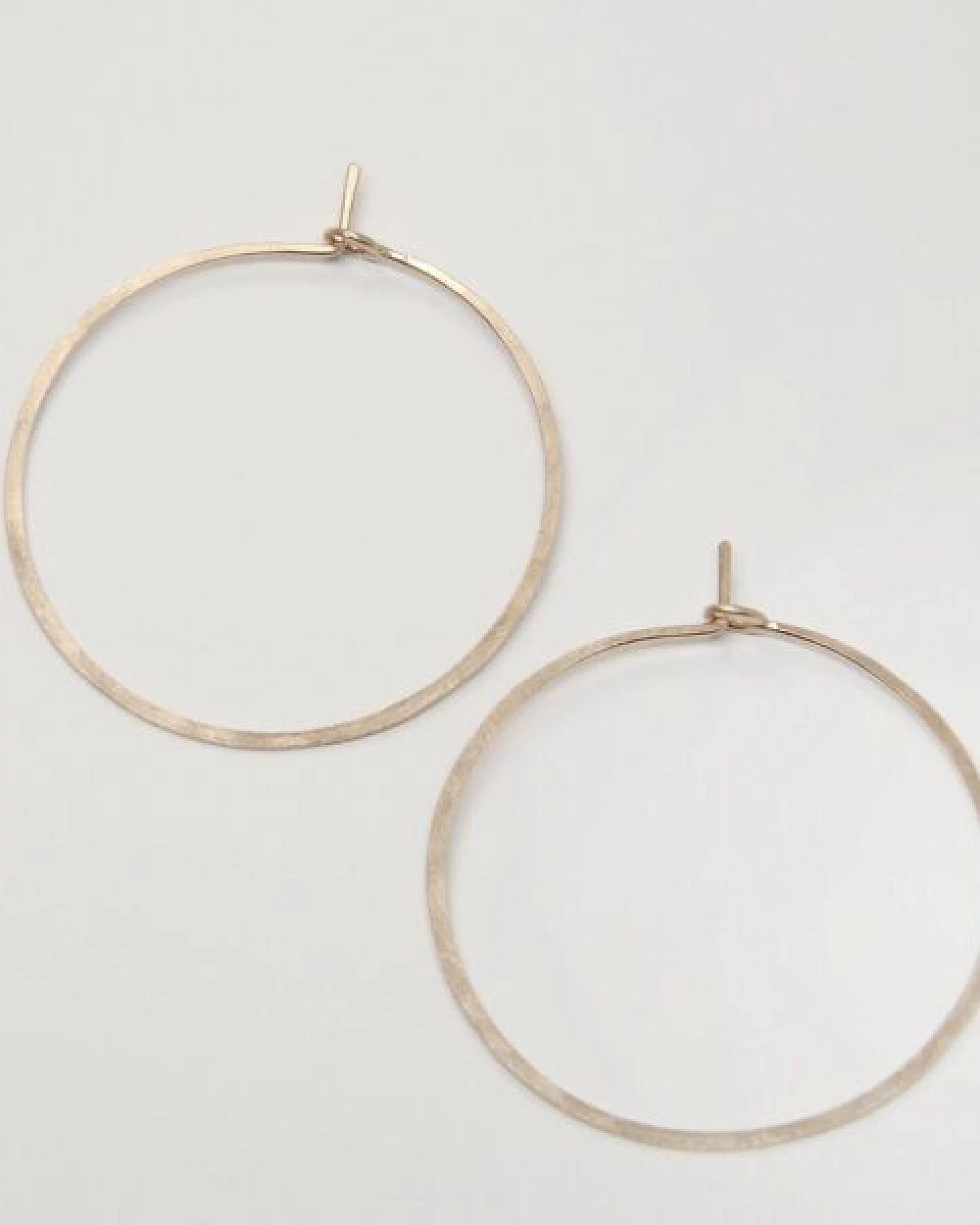 BELLYBIRD Jewellery CREOLEN - Kreis, gehämmert, S/M/L – Ansicht 2