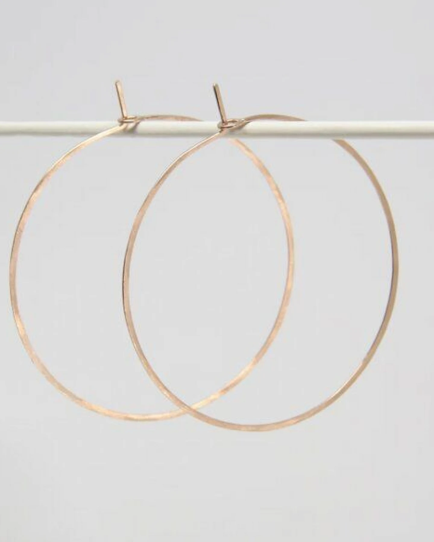 BELLYBIRD Jewellery CREOLEN - Kreis, gehämmert, S/M/L – Ansicht 3