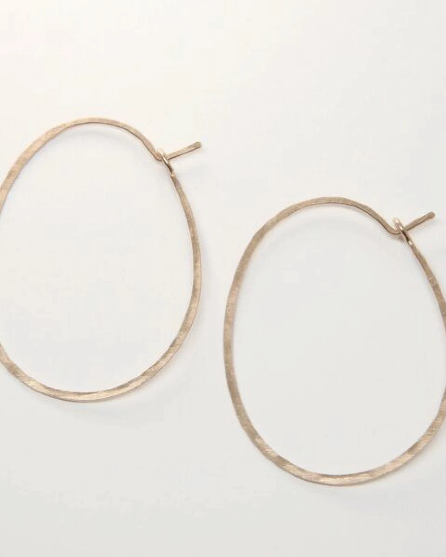 BELLYBIRD Jewellery CREOLEN - Oval, gehämmert, M/L – Ansicht 2