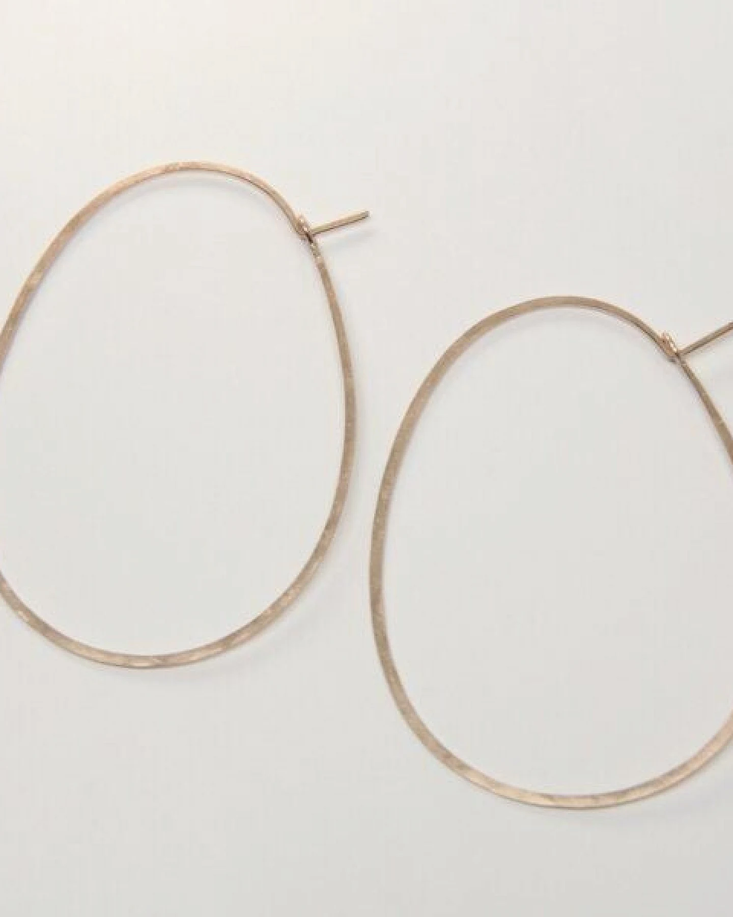 BELLYBIRD Jewellery CREOLEN - Oval, gehämmert, M/L – Ansicht 3