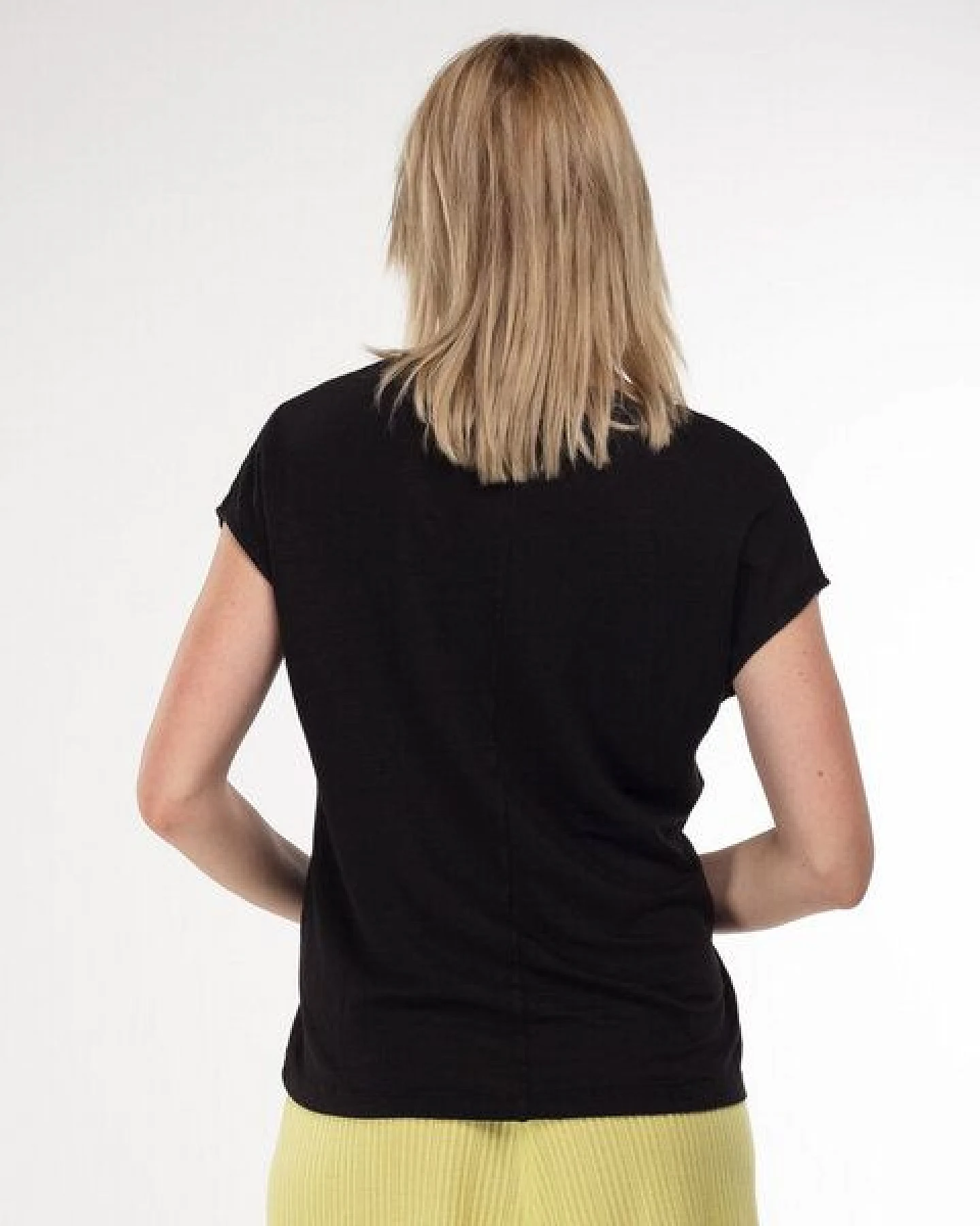 Alma & Lovis V-Neck Shirt im Loose-Fit aus reinem Leinen – Ansicht 2