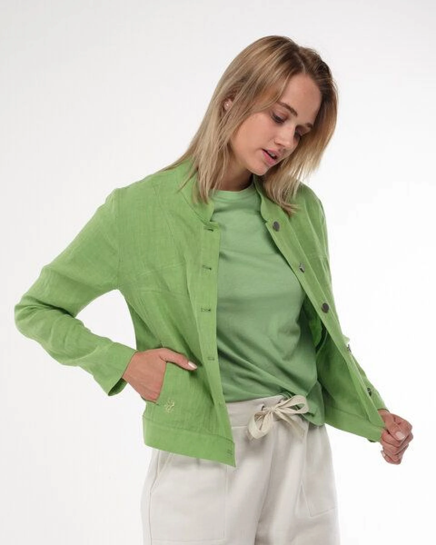 Alma & Lovis Kurzjacke aus reinem Leinen – Ansicht 2