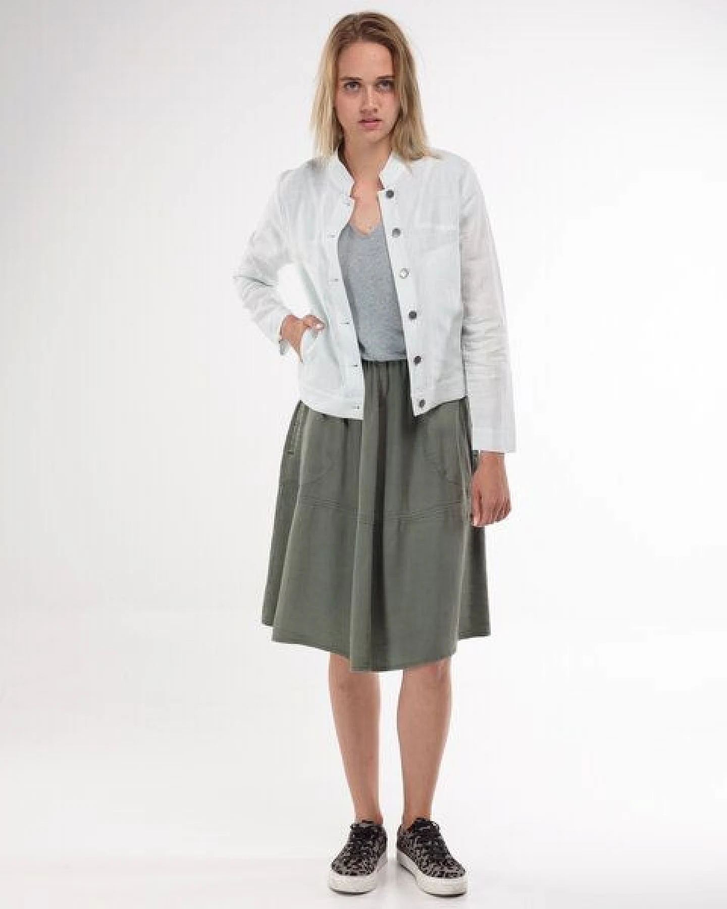 Alma & Lovis Kurzjacke aus reinem Leinen – Ansicht 2