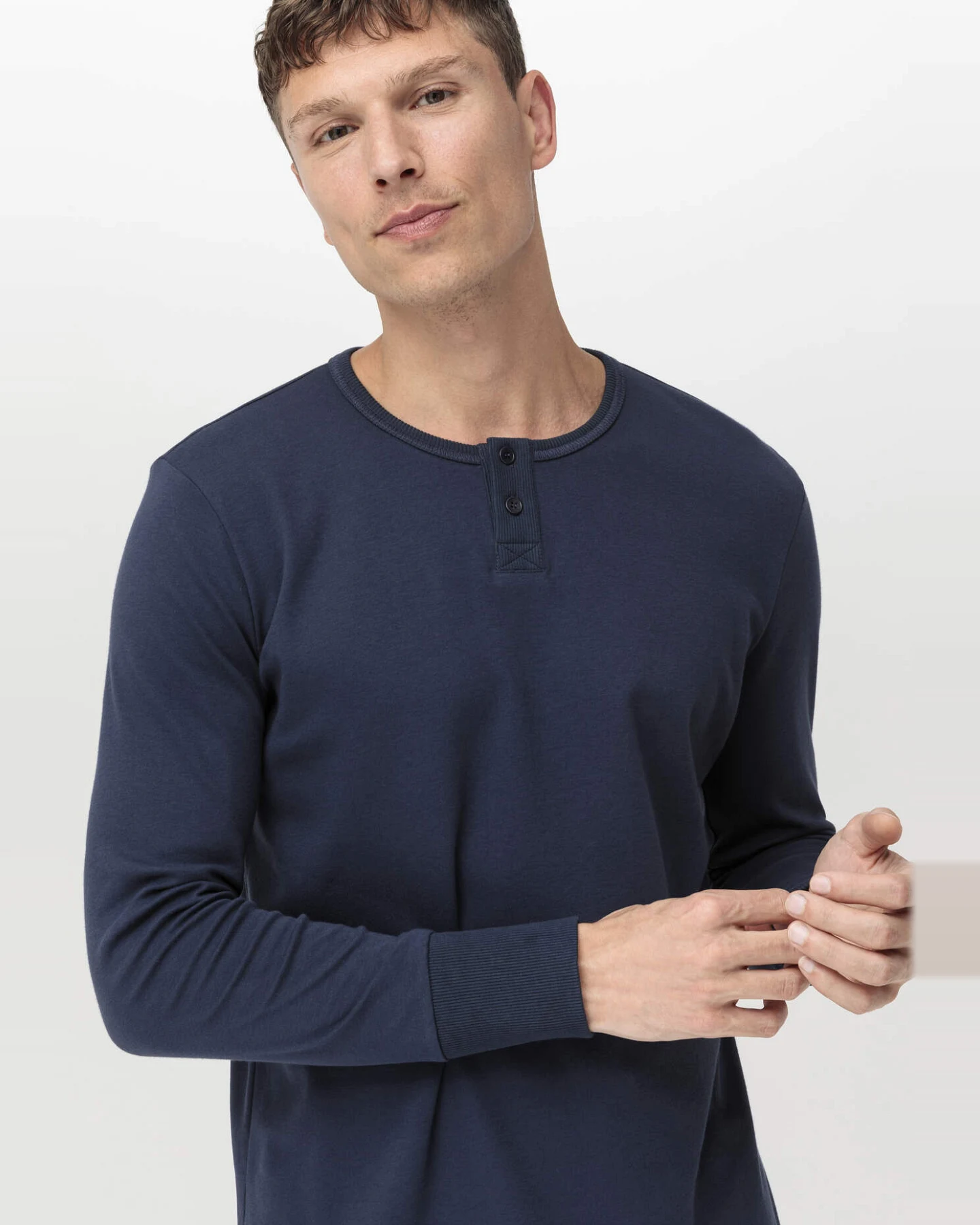 hessnatur Herren Nachthemd PURE NATURE aus Bio-Baumwolle - blau - Größe 50 – Ansicht 2