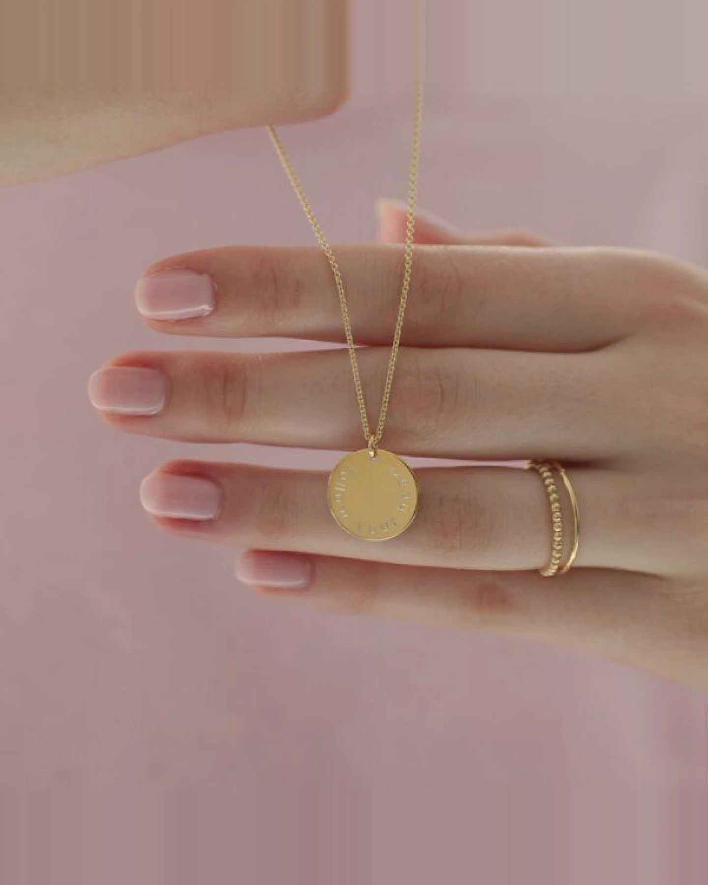 BELLYBIRD Jewellery Personalisierte Gravurkette - Plättchen, Spruch, 15,5 mm/ Silber/ Silber vergoldet – Ansicht 4