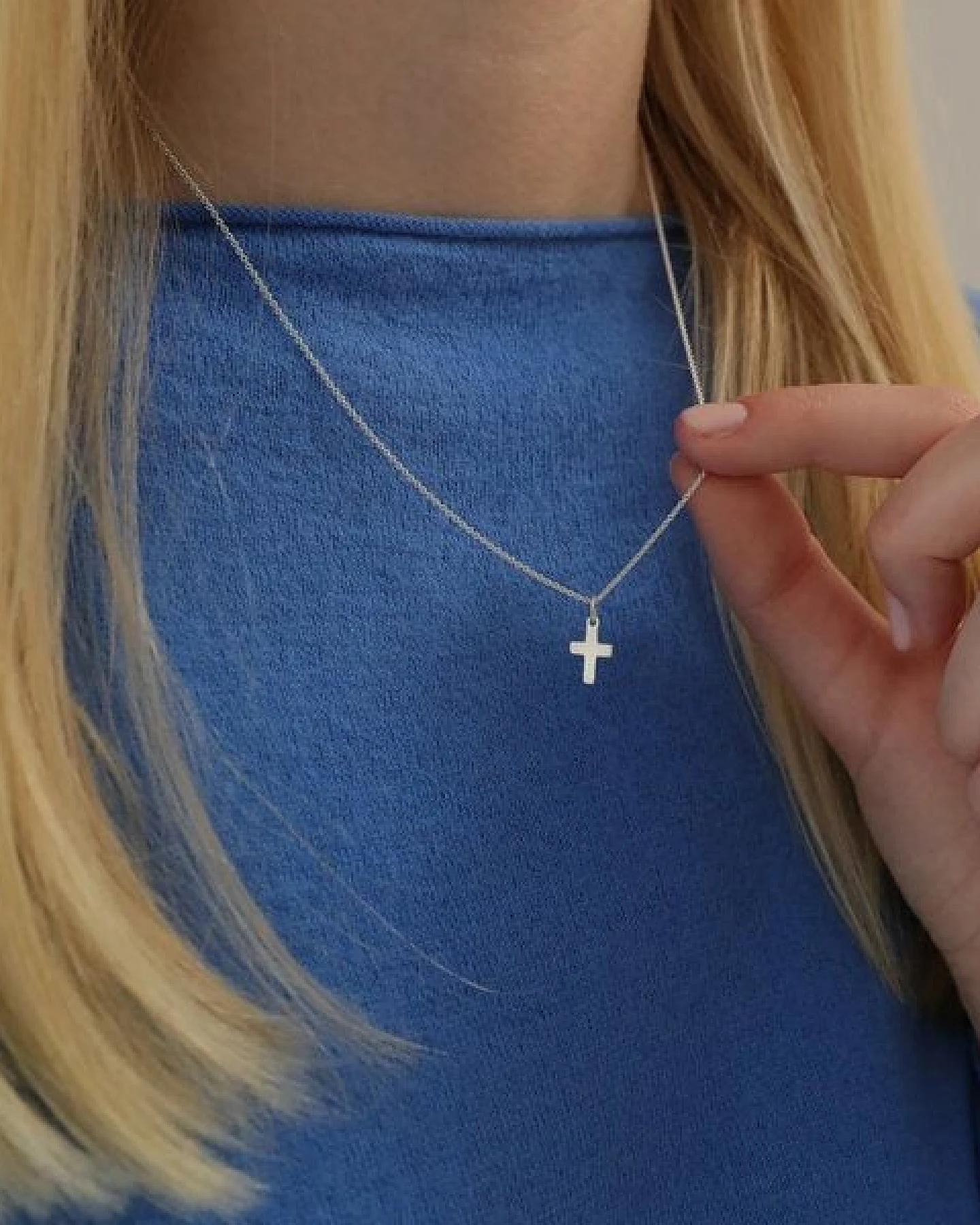 BELLYBIRD Jewellery Halskette - kleines Kreuz, Anhänger/ Silber/ Silber vergoldet – Ansicht 3