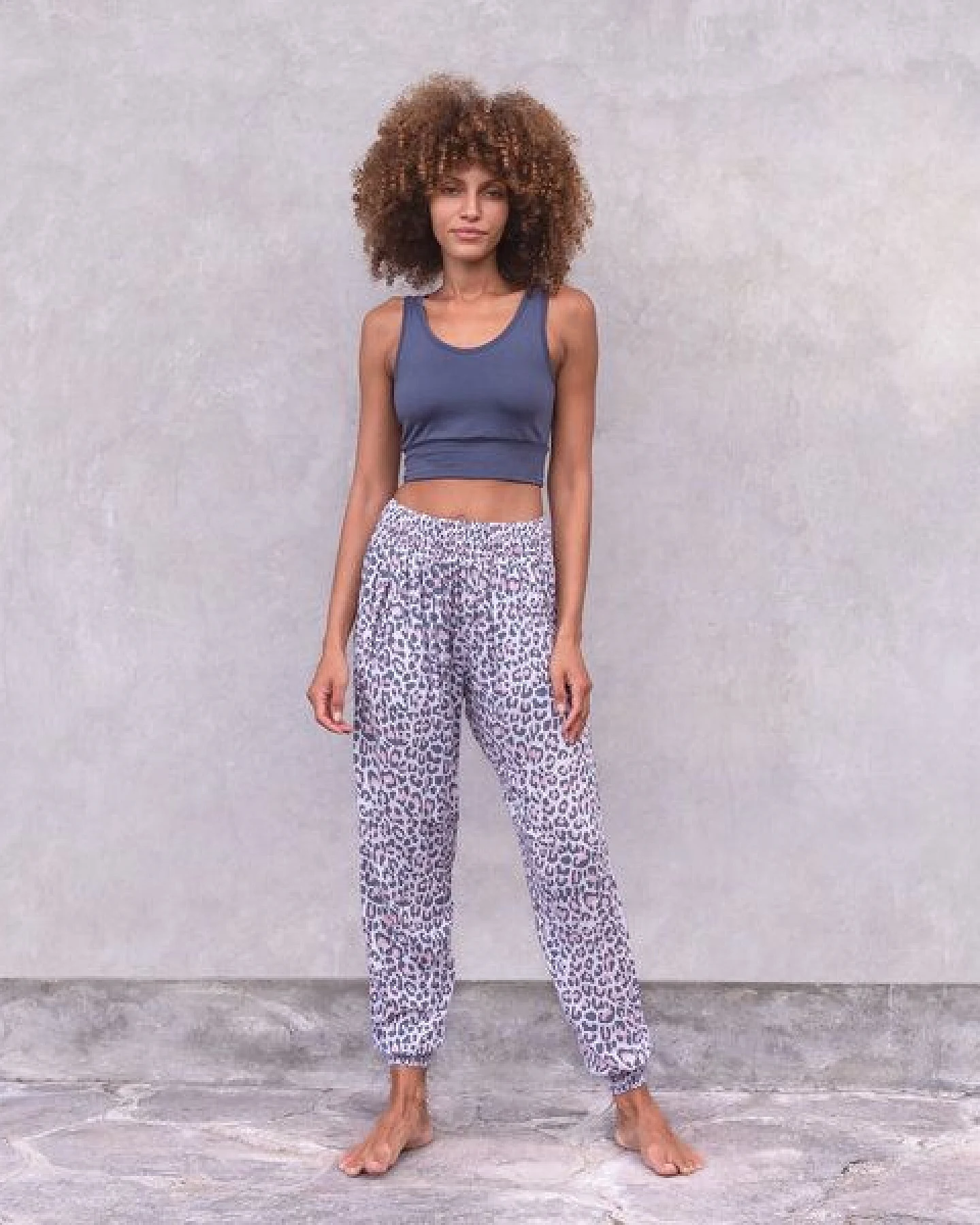 Jaya KURZES TOP SURYA - Bra/Croptop aus elastischer Biobaumwolle, Tankttop Stil vorne mit breiteren Trägern & raffiniertem Rücken – Ansicht 4