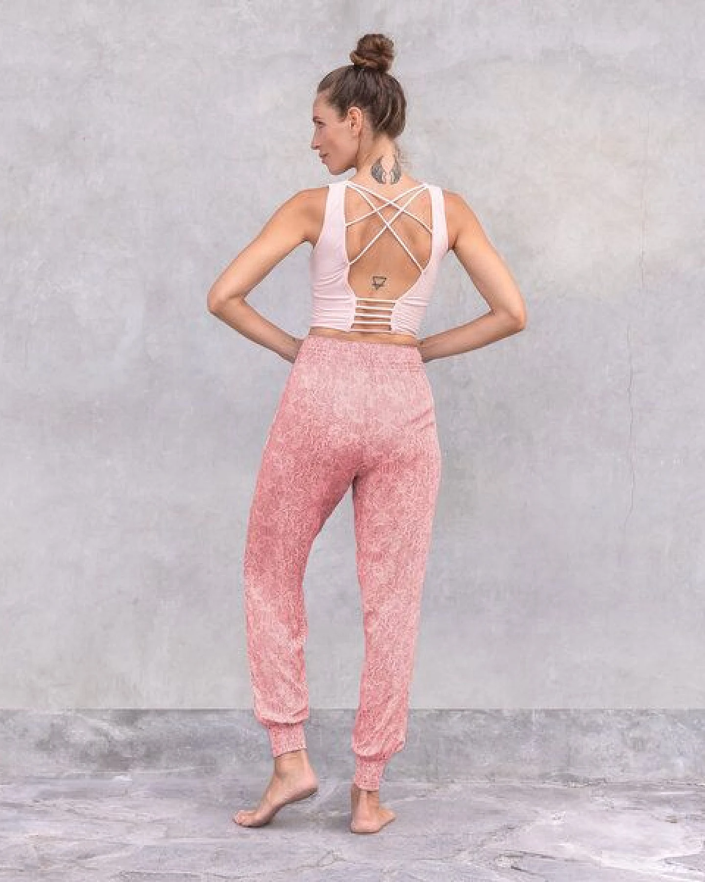 Jaya KURZES TOP SURYA - Bra/Croptop aus elastischer Biobaumwolle, Tankttop Stil vorne mit breiteren Trägern & raffiniertem Rücken – Ansicht 2