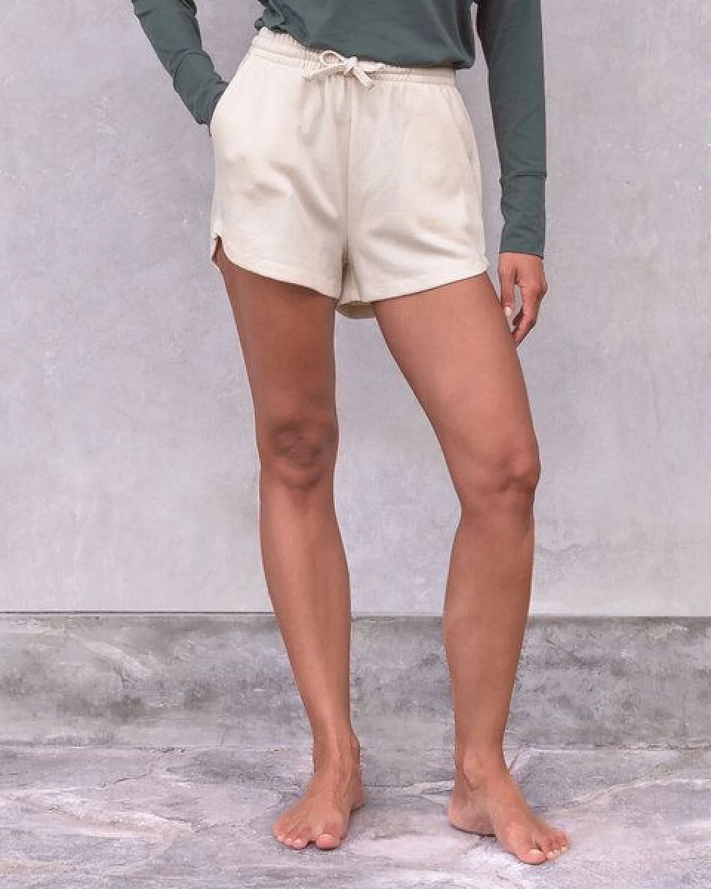 Jaya SHORT SUNNY WAFFLE- Lässige Shorts aus elastischem, leichtem Sweatstoff für Yoga and Freizeit – Ansicht 2