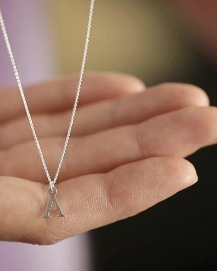 BELLYBIRD Jewellery Halskette - kleiner Buchstabe, Anhänger/ Silber/ Silber vergoldet
